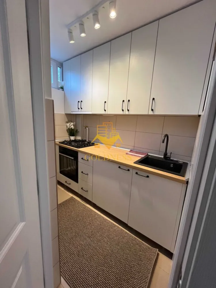 o camera, parcare, Gheorgheni, Detunata, Iulius Mall Pet Friedly - GOLDNESS Imobiliare vă propune spre închiriere un apartament cu o camer complet mobilat și utilat, la etajul 3 într-un imobil de 10 etaje, în Cartierul gheorgheni . Dispune de loc de parcare! Se află în apropierea stațiilor de transport în comun, magazine, restaurante, spații verzi, farmacii, etc. Apartamentul este compartimentat astfel: - dormitor cu canapea extensibila, dressing, TV - bucatarie complet utilată și mobilată, loc de servit masa - baie cu cabina de dus, calorifer port prosop și dulap pentru depozitare. - tbalcon de 4 mp. Imobilul este dotat cu toate cele necesare- centrală proprie, frigider, aragaz, hotă, mașină de spălat haine, etc. Dacă sunteți interesați de acest apartament și doriți să îl vizionați, dar și pentru alte oferte nu ezitați să ne contactați telefonic sau prin e-mail. Vă stăm la dispoziție! Pentru intermediere se percepe un comision de 50% din prețul chiriei! }}