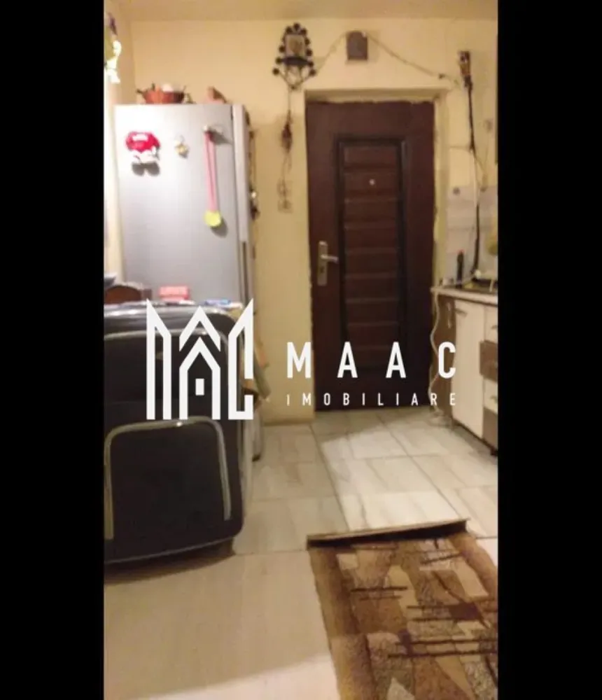 Garsoniera | Etaj 2 | 10 MP | Cisnadie - MAAC Imobiliare vă propune spre vânzare o garsonieră situată în Cisnădie, ideală pentru investiție. Caracteristici: Suprafață utilă: 10 mp Etaj: 2 din 4 Dispune de geamuri termopan. Încălzirea se realizează prin convector electric. Baia este situată pe hol și este comună. Pentru mai multe detalii precizati telefonic ca ati vazut anuntul cu ID: CP2813296 }}