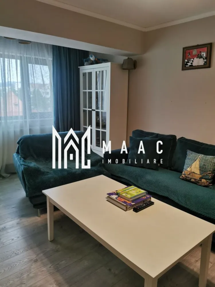 Apartament 3 camere decomandat | Traian, Vâlcea | 2 băi - Apartament de vânzare cu 3 camere decomandat în zona Traian din Râmnicu Vâlcea, cu 75 mp utili, 2 băi și poziționare la etajul 4 din 4, complet renovat și pregătit pentru mutare.

Detalii proprietate:
• Suprafață utilă: 75 mp
• Suprafață totală: 90 mp
• Compartimentare: decomandat
• 3 camere, 2 dormitoare și 2 băi
• Etaj 4 din 4
• An construcție: 1984
• Stare interioară: ultrafinisat
• Balcon cu deschidere totală
• Orientare sud
• Centrală termică proprie Ariston
• Tâmplărie PVC cu geam tripan
• 2 aparate de aer condiționat
• Izolație termică exterioară
• Boxă la subsol
• Se vinde complet mobilat și utilat

Apartamentul este amplasat în apropiere de Liceul Mircea cel Bătrân, Filarmonică și Arhiepiscopie, cu vedere bilaterală către parc și Casa de Pensii. Podul cu acoperiș, spațiul de depozitare generos, scara curată și vecinii liniștiți completează un cadru de locuire confortabil.

Cod anunț CP3216615. Contactați echipa MAAC Imobiliare pentru mai multe informații și pentru programarea unei vizionări.

Conținut optimizat cu AI, aprobat de agent uman.
