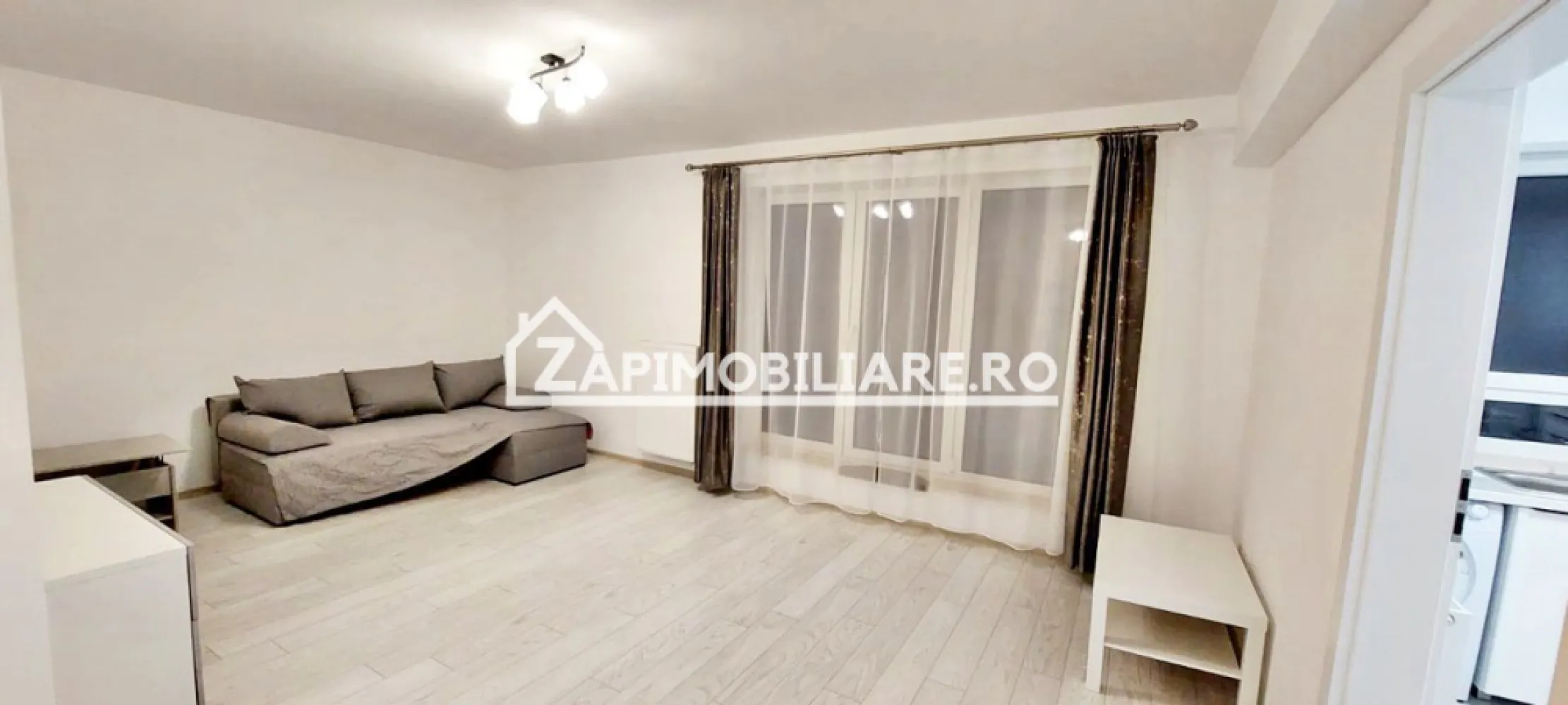 Apartament 1 camera in Bloc NOU,43mp.parcare, boxă la subsol - Contact 0774048706 Bogdan
De vânzare apartament 1 cameră in Bloc NOU confort 1, situat în cartierul Maurer, suprafață utilă de 43 mp, situat la etajul 6 din 6 cu 2 lifturi oferit de Zap Imobiliare 
Detalii: 
- 1 dormitor, 1 bucătărie, 1 baie, 1 balcon deschis cu suprafata de 11 mp, 1 hol, 1 boxă la subsol
- centrală termică, calorifere, geamuri termopan, ușă metalică.
- masina de spalat rufe, frigider, aragaz, 
- posibilitate parcare privată la pretul de 7.000 euro
Proprietatea se află într-o zonă cu un confort deosebit, datorită amplasării în imediata apropiere a tot ceea ce înseamnă viață modernă, și anume: mijloace de transport în comun, magazine, unități de învățământ de toate gradele, piață, parc, bănci, farmacii, s.a.
Locuința se vinde partial mobilată și utilată la prețul de 89.500 Euro negociabil. Comisionul este ZERO!
Contact 0774048706 Bogdan
Posibilitate preluare chiriași 
Dacă vă place această ofertă - sau pentru alte informații sunați la numărul de contact din anunț! 
Compania Zap Imobiliare vă pune la dispoziție toate informațiile, actele și documentele necesare alături de asistență și consiliere permanentă până la finalizarea achiziției imobiliare. Ne dorim să îți oferim cea mai plăcută experiență, îndeplinim vise cu pereți!