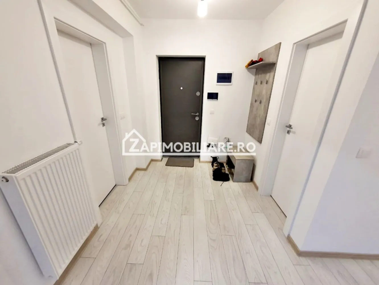 Apartament 1 camera in Bloc NOU,43mp.parcare, boxă la subsol - Contact 0774048706 Bogdan
De vânzare apartament 1 cameră in Bloc NOU confort 1, situat în cartierul Maurer, suprafață utilă de 43 mp, situat la etajul 6 din 6 cu 2 lifturi oferit de Zap Imobiliare 
Detalii: 
- 1 dormitor, 1 bucătărie, 1 baie, 1 balcon deschis cu suprafata de 11 mp, 1 hol, 1 boxă la subsol
- centrală termică, calorifere, geamuri termopan, ușă metalică.
- masina de spalat rufe, frigider, aragaz, 
- posibilitate parcare privată la pretul de 7.000 euro
Proprietatea se află într-o zonă cu un confort deosebit, datorită amplasării în imediata apropiere a tot ceea ce înseamnă viață modernă, și anume: mijloace de transport în comun, magazine, unități de învățământ de toate gradele, piață, parc, bănci, farmacii, s.a.
Locuința se vinde partial mobilată și utilată la prețul de 89.500 Euro negociabil. Comisionul este ZERO!
Contact 0774048706 Bogdan
Posibilitate preluare chiriași 
Dacă vă place această ofertă - sau pentru alte informații sunați la numărul de contact din anunț! 
Compania Zap Imobiliare vă pune la dispoziție toate informațiile, actele și documentele necesare alături de asistență și consiliere permanentă până la finalizarea achiziției imobiliare. Ne dorim să îți oferim cea mai plăcută experiență, îndeplinim vise cu pereți!