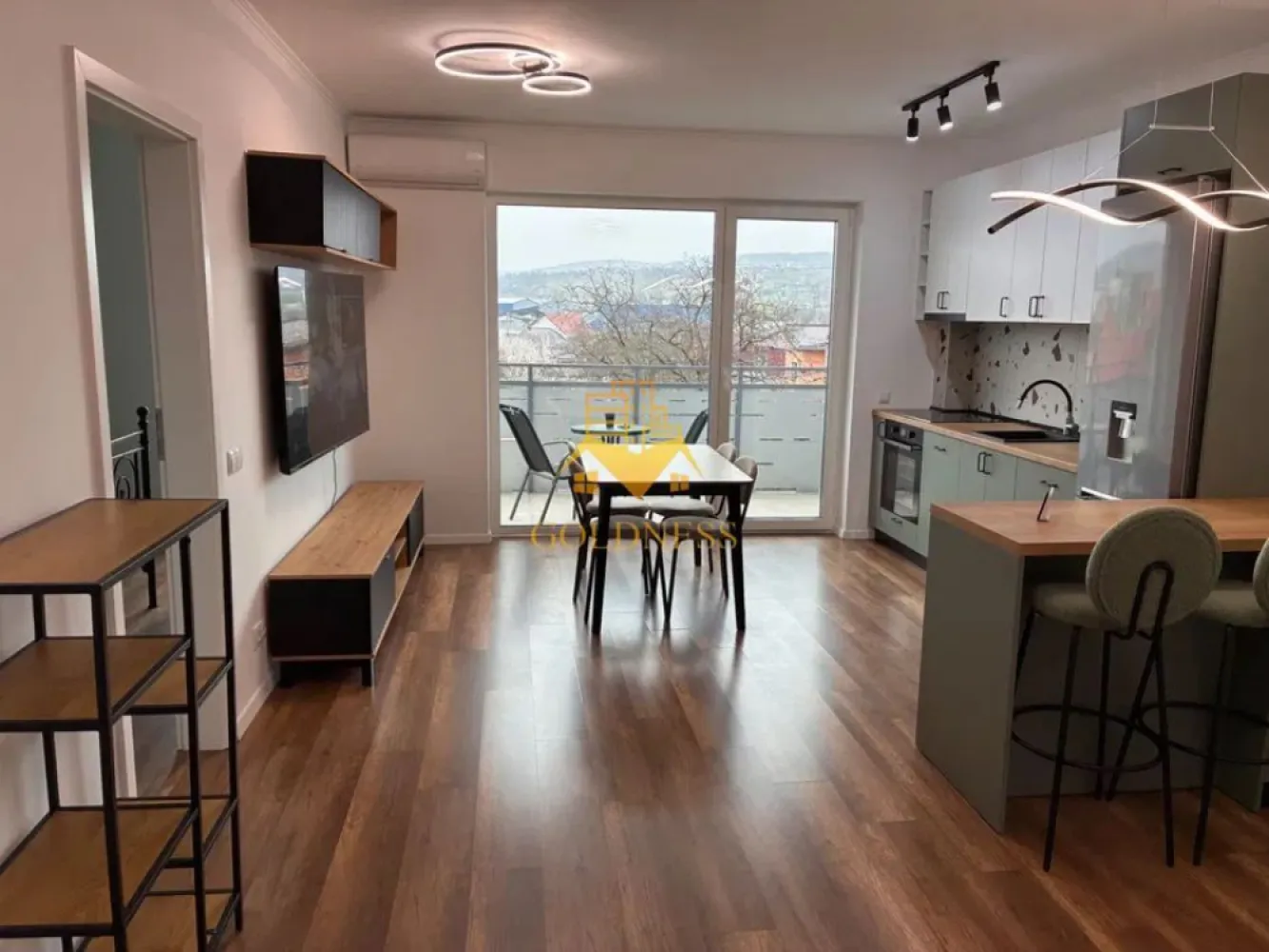 2 Camere Openspace, Marasti, Parcare, Modern, Bloc nou, Piata Oser,AC - Goldness imobiliare va oferă spre închiriere un apartament exclusivist cu 2 camere, aflat la prima închiriere, amenajat cu atenție la detalii și finisaje premium. Proprietatea se remarcă prin designul contemporan, paleta elegantă de culori și materialele de calitate superioară. Compartimentare: • Living open-space cu zonă de dining și bucătărie complet echipată • Dormitor matrimonial cu dressing generos • Baie modernă cu duș walk-in și finisaje deosebite • Balcon 10 MP Dotări premium: • Bucătărie complet utilată (electrocasnice integrate: plită, cuptor electric, hotă, mașină de spălat vase, frigider) • Aer condiționat • Smart TV • Mobilier realizat pe comandă • Iluminat ambiental modern • Finisaje high-end (parchet, ceramică tip terrazzo) Beneficii: • Prima închiriere – totul nou • Spațiu luminos, ferestre ample • Design rafinat, ideal pentru un stil de viață confortabil • Loc de parcare subteran inclus }}