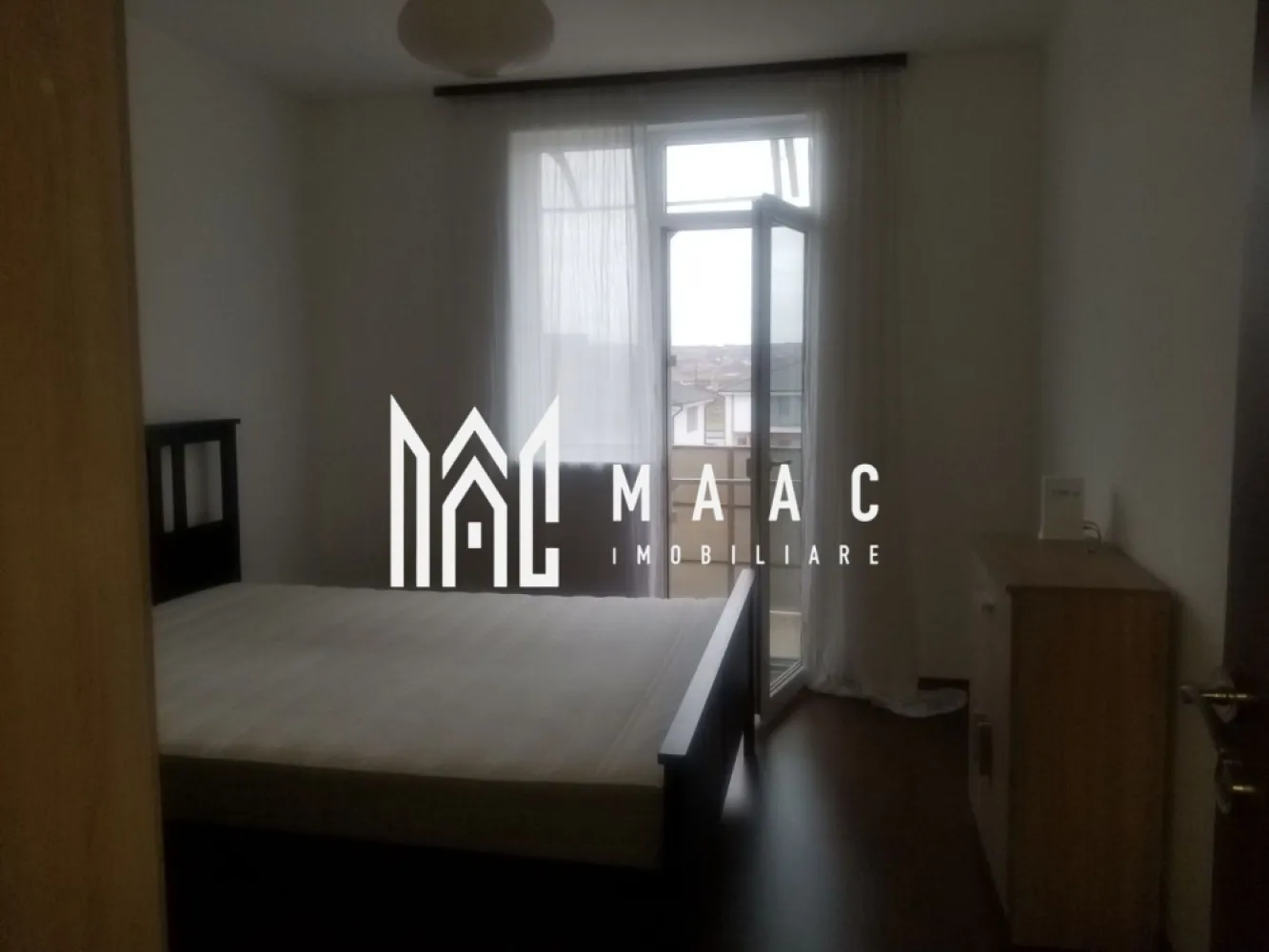 Apartament 3 Camere | 59 MP | Decomandat | 2 Balcoane | Imobil Tip Vilă - MAAC Imobiliare vă propune spre închiriere un apartament modern cu 3 camere decomandate, situat într-un imobil tip casă/vilă, construit în anul 2015, ideal pentru locuit. Caracteristici principale Suprafață utilă: 59 mp compartimentare decomandată 2 dormitoare living cu bucătărie deschisă 1 baie 2 balcoane disponibil imediat Detalii imobil regim redus de înălțime (P+2) construcție nouă (2015) izolație exterioară parcare deschisă disponibilă Dotări și utilități centrală proprie încălzire în pardoseală bucătărie complet mobilată și utilată aragaz, hotă, frigider mașină de spălat rufe mașină de spălat vase TV cabină de duș Avantaje compartimentare eficientă și spațioasă imobil tip vilă – mai multă intimitate dotări complete – gata de mutat Pentru mai multe detalii sau pentru programarea unei vizionări, vă rugăm să ne contactați și să menționați ID-ul proprietății: CP3006361. }}
