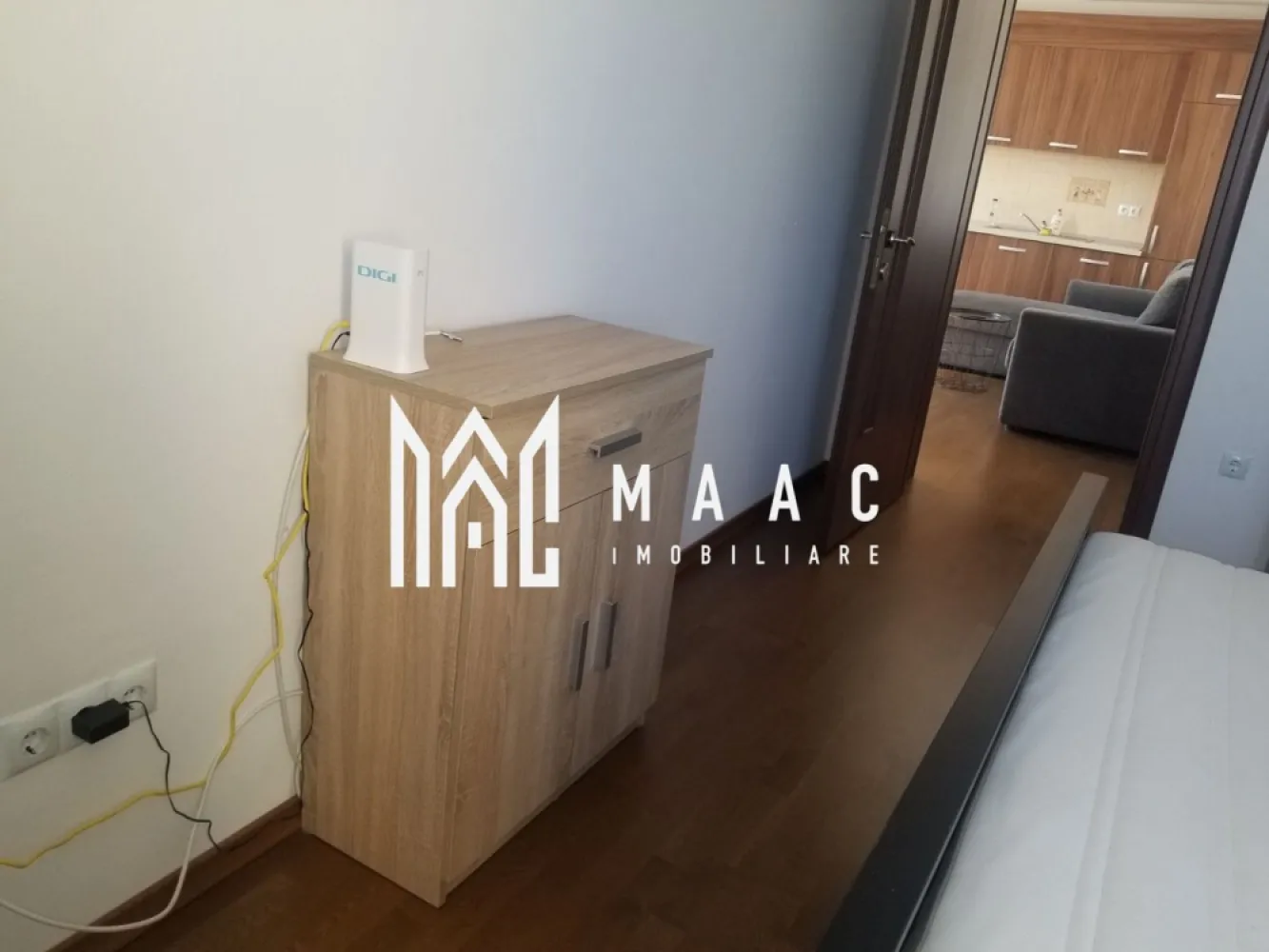 Apartament 3 Camere | 59 MP | Decomandat | 2 Balcoane | Imobil Tip Vilă - MAAC Imobiliare vă propune spre închiriere un apartament modern cu 3 camere decomandate, situat într-un imobil tip casă/vilă, construit în anul 2015, ideal pentru locuit. Caracteristici principale Suprafață utilă: 59 mp compartimentare decomandată 2 dormitoare living cu bucătărie deschisă 1 baie 2 balcoane disponibil imediat Detalii imobil regim redus de înălțime (P+2) construcție nouă (2015) izolație exterioară parcare deschisă disponibilă Dotări și utilități centrală proprie încălzire în pardoseală bucătărie complet mobilată și utilată aragaz, hotă, frigider mașină de spălat rufe mașină de spălat vase TV cabină de duș Avantaje compartimentare eficientă și spațioasă imobil tip vilă – mai multă intimitate dotări complete – gata de mutat Pentru mai multe detalii sau pentru programarea unei vizionări, vă rugăm să ne contactați și să menționați ID-ul proprietății: CP3006361. }}