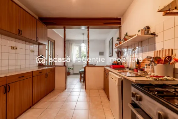 Casă 5 camere Aradul Nou Zona Tabacovici. Teren 360 mp și garaj