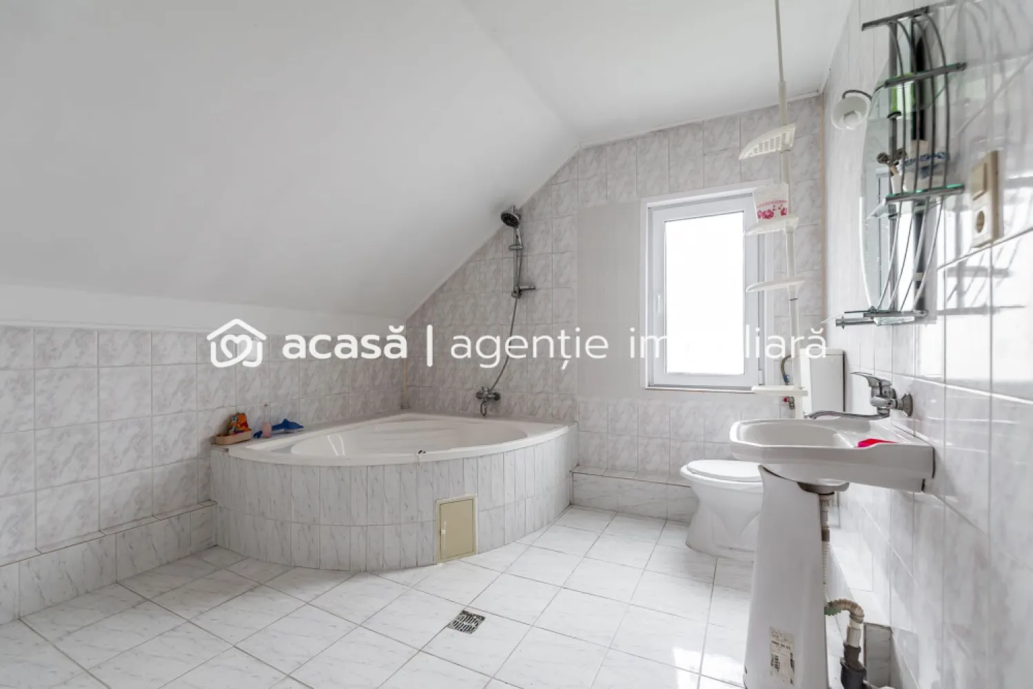 Casă 5 camere Aradul Nou Zona Tabacovici. Teren 360 mp și garaj