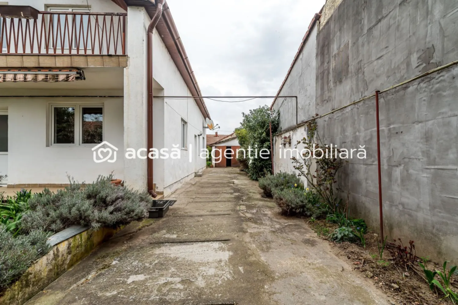 Casă 5 camere Aradul Nou Zona Tabacovici. Teren 360 mp și garaj