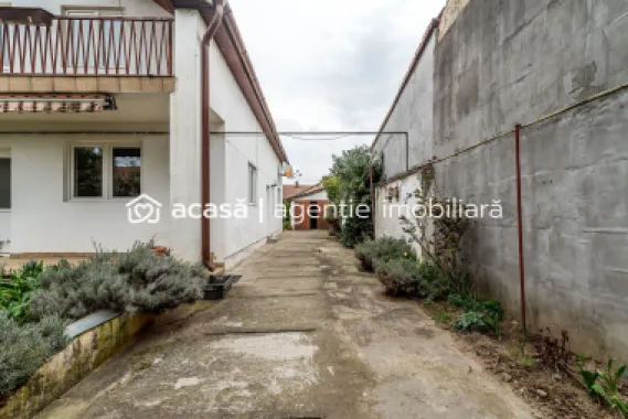 Casă 5 camere Aradul Nou Zona Tabacovici. Teren 360 mp și garaj