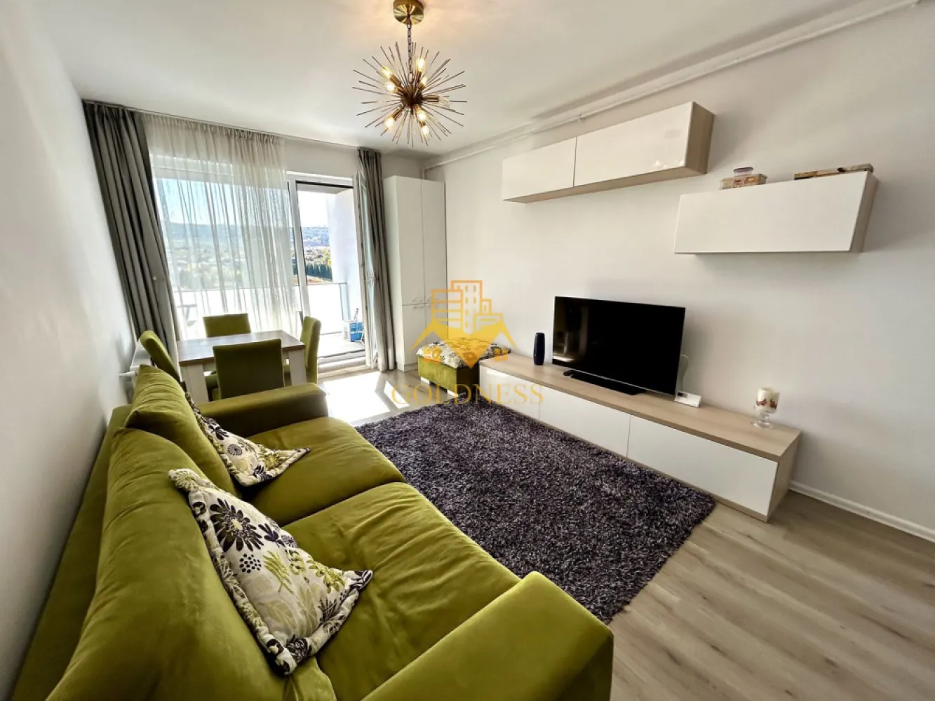 2 camere, modern, parcare, bloc nou, Buna ziua, Zona LIDL, Grand Hill - GOLDNESS Imobiliare vă propune spre închiriere un apartament cu 2 camere complet mobilat și utilat, la etajul 6 într-un imobil de 10 etaje, în Cartierul Buna Ziua. Dispune de loc de parcare subteran! Se află în apropierea stațiilor de transport în comun, magazine, restaurante, spații verzi, farmacii, etc. Apartamentul este compartimentat astfel: - dormitor cu pat matrimonial, dressing, noptiere - living cu bucatarie open space complet utilată, canapea extensibilă, loc de servit masa - baie cu cabina de dus, calorifer port prosop și dulap pentru depozitare. - terasa de 9 mp. Imobilul este dotat cu toate cele necesare- centrală proprie, mașină de spălat haine, frigider, plită electrică, hotă, etc. Dacă sunteți interesați de acest apartament și doriți să îl vizionați, dar și pentru alte oferte nu ezitați să ne contactați telefonic sau prin e-mail. Vă stăm la dispoziție! Pentru intermediere se percepe un comision de 50% din prețul chiriei! }}