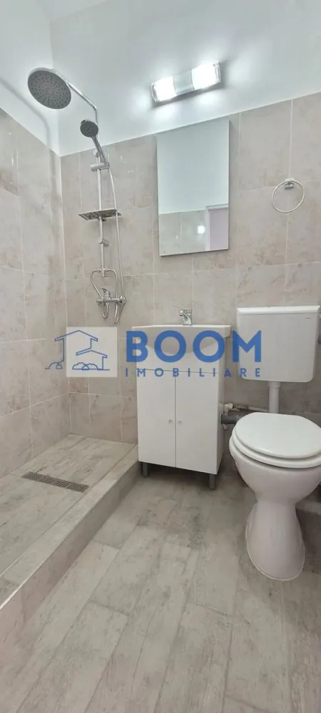 Garsoniera | Calea lui Traian | Vedere panoramica | Renovat Complet - Garsonieră complet renovată, de vânzare – Calea lui Traian

BOOM Imobiliare vă oferă spre vânzare o garsonieră complet renovată, situată pe Calea lui Traian, la etajul 4, într-un bloc anvelopat, cu acoperiș foarte bine izolat.

Locuința are o suprafață utilă de 22 mp și beneficiază de lumină naturală pe tot parcursul zilei, precum și de o priveliște panoramică deosebită.

Avantaje:

Complet renovată, gata de mutare;
Bloc anvelopat;
Acoperiș izolat foarte bine;
Vedere panoramică;
Luminoasă pe tot parcursul zilei;
Stație de autobuz în apropiere;
Locuri de parcare în zonă.

Ideală atât pentru locuit, cât și pentru investiție.

Pentru mai multe informații și programarea unei vizionări, contactați BOOM Imobiliare! CP3217130