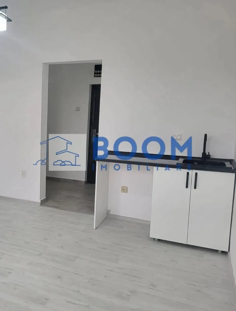 Garsoniera | Calea lui Traian | Vedere panoramica | Renovat Complet - Garsonieră complet renovată, de vânzare – Calea lui Traian

BOOM Imobiliare vă oferă spre vânzare o garsonieră complet renovată, situată pe Calea lui Traian, la etajul 4, într-un bloc anvelopat, cu acoperiș foarte bine izolat.

Locuința are o suprafață utilă de 22 mp și beneficiază de lumină naturală pe tot parcursul zilei, precum și de o priveliște panoramică deosebită.

Avantaje:

Complet renovată, gata de mutare;
Bloc anvelopat;
Acoperiș izolat foarte bine;
Vedere panoramică;
Luminoasă pe tot parcursul zilei;
Stație de autobuz în apropiere;
Locuri de parcare în zonă.

Ideală atât pentru locuit, cât și pentru investiție.

Pentru mai multe informații și programarea unei vizionări, contactați BOOM Imobiliare! CP3217130