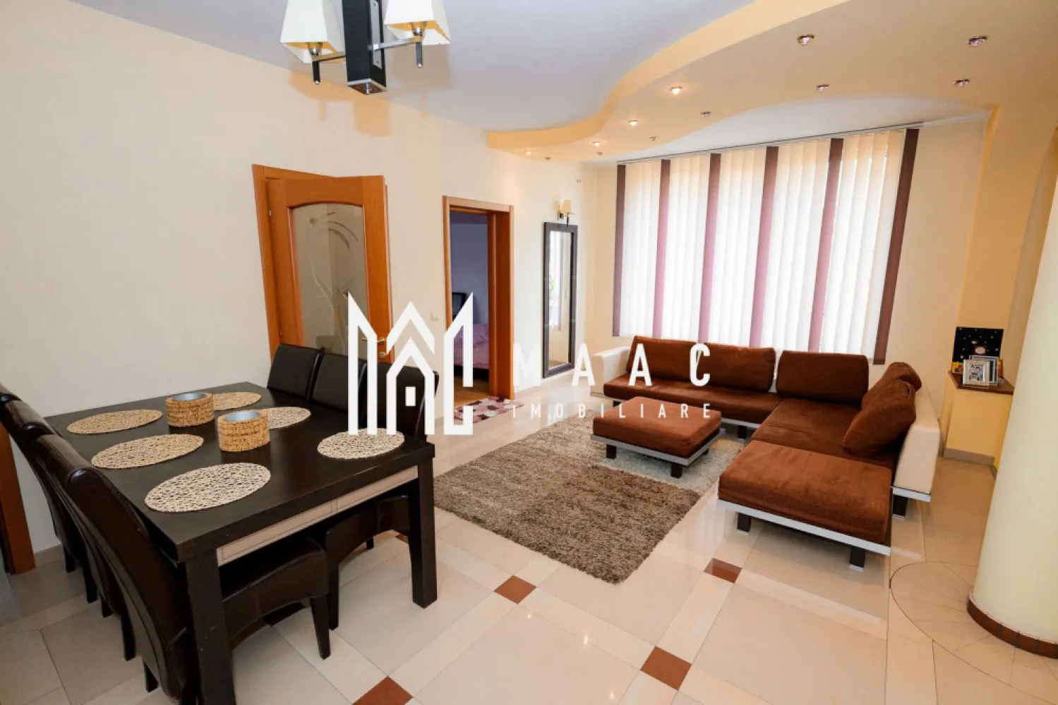 Casa Zona Nord | D+P+1+M | 600mp - Casă spațioasă cu demisol, parter, etaj și mansardă – Zona Nord, Râmnicu Vâlcea Vânzare prin MAAC Imobiliare MAAC Imobiliare vă propune spre vânzare o proprietate impresionantă, situată în una dintre cele mai căutate zone din Râmnicu Vâlcea – zona Nord, la doar 1 minut de Calea lui Traian. Casa este amplasată într-un cadru liniștit, cu deschidere spre pădure, oferind intimitate, aer curat și acces rapid către toate punctele de interes: Spitalul Județean, Piața Nord, biserică, școli, magazine și transport public. Proprietatea beneficiază de un teren generos de 992 mp și o suprafață construită de aproximativ 580 mp, desfășurată pe demisol, parter, etaj și mansardă – aproximativ 145 mp pe nivel. 🔹 Compartimentare: Demisol: spațiu generos, ideal pentru depozitare, birou, sală tehnică sau alte funcțiuni auxiliare; Parter: living spațios, zonă de dining, bucătărie, baie și hol de acces,2 dormitoare Etaj: 4 dormitoare luminoase, fiecare cu acces facil la baie proprie (în total 7 băi); Mansardă: necompartimentată, cu înălțime de 2,4 m, perfectă pentru amenajare în funcție de nevoi (apartamente, birouri, sală fitness etc.). 🔹 Dotări și facilități: Terase exterioare generoase, perfecte pentru relaxare și socializare; Garaj spațios; Spațiu dedicat pentru barbeque; Două centrale pe gaz, asigurând confort termic optim pentru întreaga clădire; Curte mare, cu potențial pentru grădină, zonă verde, loc de joacă sau parcare suplimentară; Toate utilitățile sunt disponibile (apă, gaz, curent, canalizare). 🔹 Avantaje: Poziție excelentă, lângă Spitalul Județean – potrivită pentru clinică, cabinet medical, birouri, pensiune sau locuință multifamilială; Zonă liniștită și verde, cu orientare spre pădure; Construcție solidă, bine întreținută, cu spații ample și luminoase; Potrivită atât pentru locuire, cât și pentru activități comerciale cu publicul. 📍 Locație: Zona Nord, Râmnicu Vâlcea 📐 Suprafață construită: ~580 mp 🌳 Teren: 992 mp 🚪 Camere: 6 dormitoare + living 🛁 Băi: 7 🏠 Structură: Demisol + Parter + Etaj + Mansardă 🔥 Centrale: 2 pe gaz 🚗 Garaj + Terase + Spațiu barbeque 📞 Pentru mai multe detalii și vizionări: MAAC Imobiliare – profesionalism și transparență în fiecare tranzacție. - CP2813244 }}