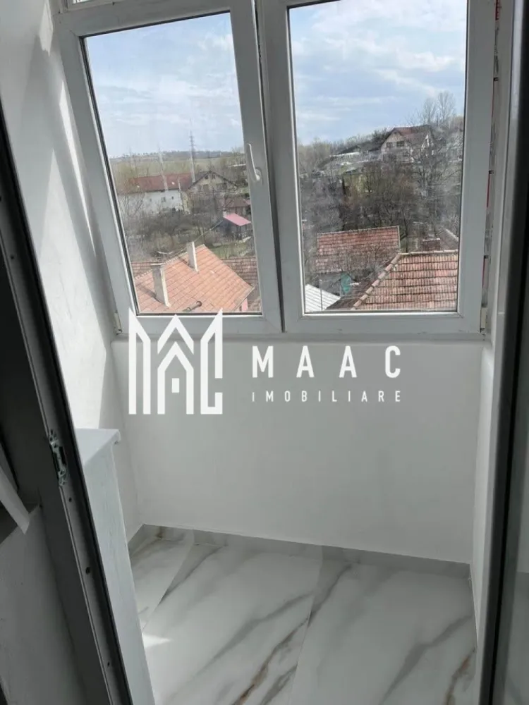 Garsonieră renovată I Cisnădie I Balcon Închis - Maac Imobiliare vă propune spre vânzare o garsonieră luminoasă, recent renovată, situată în Cisnădie, într-o zonă liniștită, cu acces rapid către Sibiu și facilități urbane. Avantaje Poziționată la etajul 4/4, oferind confort și intimitate Balcon închis cu geam termopan, ideal pentru relaxare sau depozitare Instalațiile electrice și sanitare au fost complet înlocuite Apartament renovat recent, pregătit pentru mutare imediată Aproape de școli, magazine și mijloace de transport Compartimentare Cameră generoasă și luminoasă Bucătărie separată Baie dotată cu ventilator pentru aerisire Balcon închis Locație Imobilul este amplasat în Cisnădie, o localitate apreciată pentru liniște și accesul facil către Sibiu, având toate facilitățile necesare în apropiere. }}