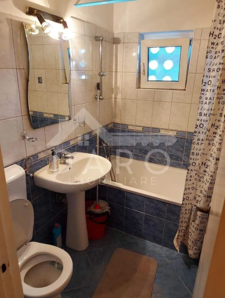 🏡 Apartament 2 camere decomandat – Cornișa, lângă UMF | 450 €/lună 🎓 - 🏡 Apartament 2 camere decomandat – Cornișa, lângă UMF | 450 €/lună 🎓 ✨ Cauți un apartament într-o zonă liniștită, dar aproape de tot ce contează? Acesta poate fi eact ce îți trebuie! 📍 Locație: Cornișa – Aleea Cornișa 🏢 Etaj: 3 💰 Chirie: 450 €/lună 🛏️ Compartimentare decomandată 🔑 Detalii apartament: 🛋️ 2 camere separate 🍽️ Bucătărie 🛁 Baie 🧺 Cămară 🌿 Terasă ✔️ Apartament renovat ✔️ Zonă liniștită ✔️ La câteva minute de UMF și Spitalul Județean 💡 Ideal pentru studenți, medici rezidenți sau cupluri 📞 Pentru detalii și vizionări: 0749 535 729 👩‍💼 Coman Maria – Daro Imobiliare 💭 Te gândești să-ți cumperi propriul apartament? Prin Kiwi Finance beneficiezi de: ✔️ analiză GRATUITĂ a eligibilității ✔️ acces la oferte de la peste 12 bănci ✔️ negocierea dobânzii în favoarea ta ✔️ suport complet până la semnare }}