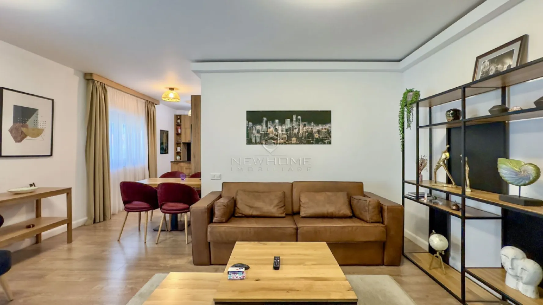Apartament 2 camere, Parcare, zona Iulius Mall Gheorgheni - NewHOME Imobiliare ofera in EXCLUSIVITATE spre inchiriere apartament cu 2 camere semidecomandat, situat in cartierul Gheorgheni, pe strada Bistritei. Apartamentul este emplasat la etajul 1 din 4 intr-un imobil finalizat in anul 2020. Dispune de suprafata utila de 55 mp + 12 balcon. Compus din: hol, living open space impreuna cu bucatarie, dormitor, baie, balcon, loc de PARCARE subteran inclus in pret. Pentru confortul Dvz. se inchiriaza complet mobilat si utilat, finisaje/mobilier si electrocasnice de calitate superioara, perfect pentru a va bucura de noua locuinta. Dotat cu centrala termica proprie, AER conditionat. Imobilul beneficiaza de supraveghere video. Avand in vedere poziția si avantajele zonei este una dintre cele mai de interes din Cluj-Napoca, datorita pozitionarii fiind in apropiere de Iulius Mall, Porsche Engineering, facultatea FSEGA, Business centre, Iulius Park, etc. 
Pentru mai multe informatii si pentru a programa o vizionare, contactati-ne cu incredere.
