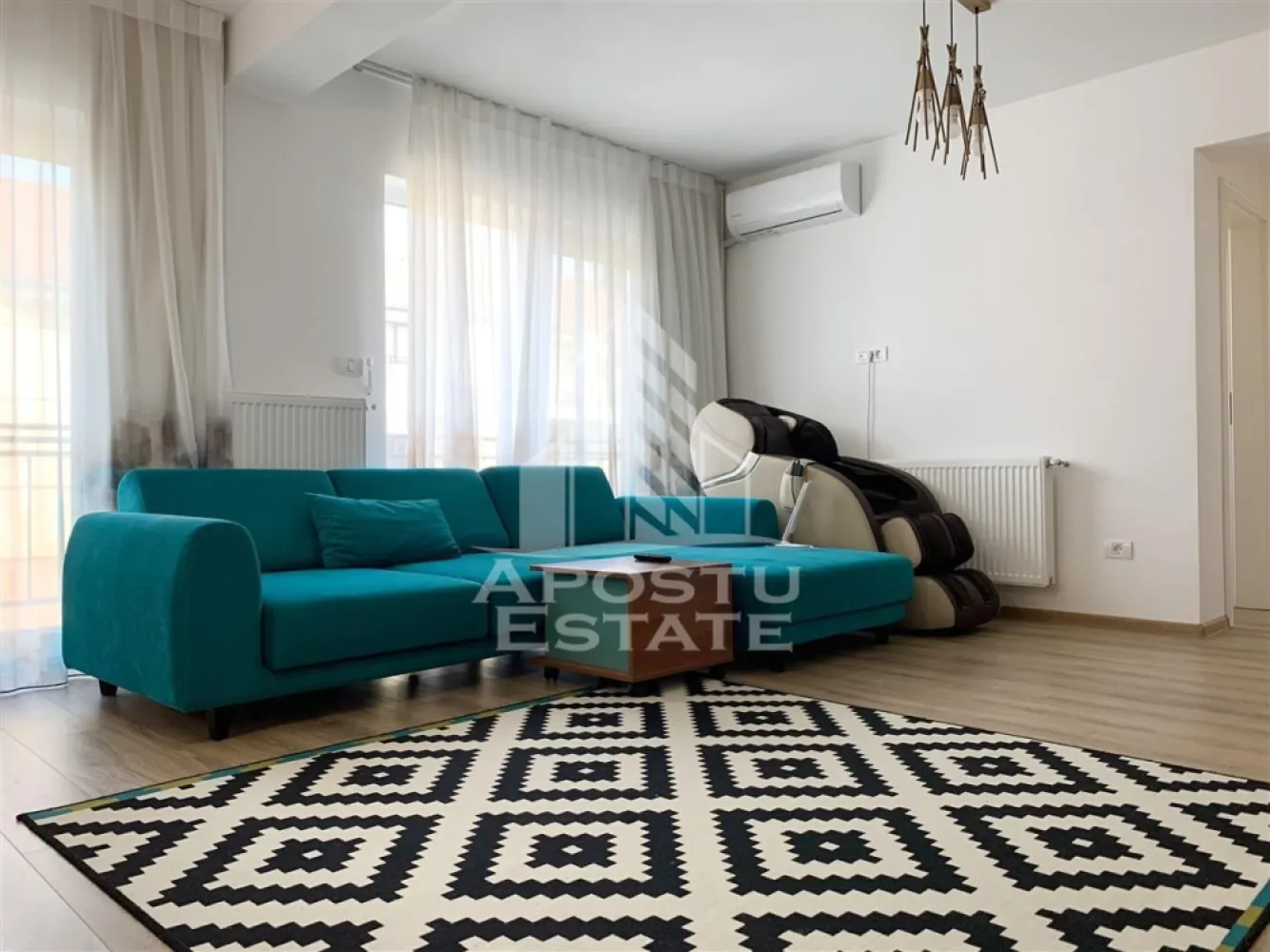 Apartament de vanzare cu 2 camere, la etajul intai, Calea Urseni - APOSTU ESTATE va propune spre vanzare un apartament modern cu 2 camere, situat pe Calea Urseni, intr-o zona linistita si apreciata, cu acces facil catre oras si principalele puncte de interes.

Apartamentul este amplasat la etajul intai al unui imobil cu regim de inaltime P+2E.

Locuinta dispune de o suprafata utila de 55 mp, la care se adauga o terasa, ideala pentru momentele de relaxare.

Compartimentarea este eficienta si bine gandita pentru confortul zilnic:

Living deschis cu bucataria si locul de luat masa;
Dormitor;
Baie cu cada;
Terasa;

Apartamentul se vinde complet mobilat si utilat, fiind pregatit pentru mutare imediata, fara investitii suplimentare.

Agentia imobiliara Apostu Estate ofera consultatii si solutii financiare prin colaboratorii nostri.

Proprietatea reprezinta o alegere excelenta atat pentru locuit, cat si pentru investitie, datorita compartimentarii practice si amplasarii intr-o zona aflata in continua dezvoltare.

Pentru mai multe detalii sau pentru a programa o vizionare, va stam cu drag la dispozitie!
CP3217194