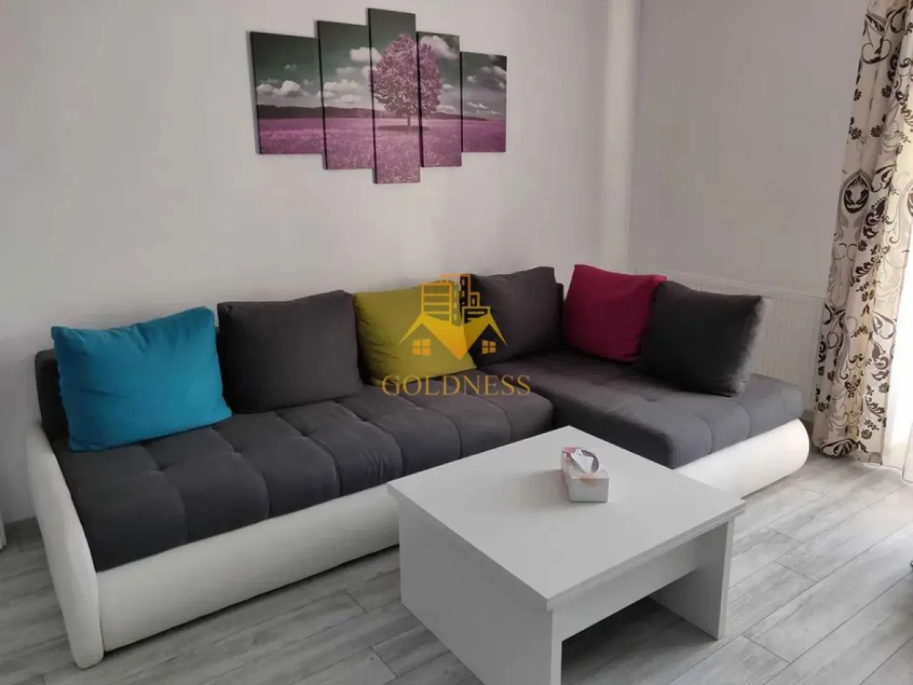 2 camere decomandate,Semicentral,The Office, Hilton, Lidl,Pta. Marasti - GOLDNESS Imobiliare vă propune spre închiriere un apartament cu 2 camere complet mobilat și utilat, la etajul 2 într-un imobil de etaje 2, în Zona Centrala . Posibilitatea de a parca în Zona. Se află în apropierea stațiilor de transport în comun, magazine, restaurante, spații verzi, farmacii, etc. Apartamentul este compartimentat astfel: - dormitor cu pat matrimonial, dressing, noptiere. - living cu canapea extensibilă, comodă TV. - bucatarie complet utilată și mobilată, loc de servit masa. - baie cu cabina de dus, calorifer port prosop și dulap pentru depozitare. Imobilul este dotat cu toate cele necesare- centrală proprie, frigider, aragaz, hotă, mașină de spălat haine, etc. Dacă sunteți interesați de acest apartament și doriți să îl vizionați, dar și pentru alte oferte nu ezitați să ne contactați telefonic sau prin e-mail. Vă stăm la dispoziție! Pentru intermediere se percepe un comision de 50% din prețul chiriei! }}