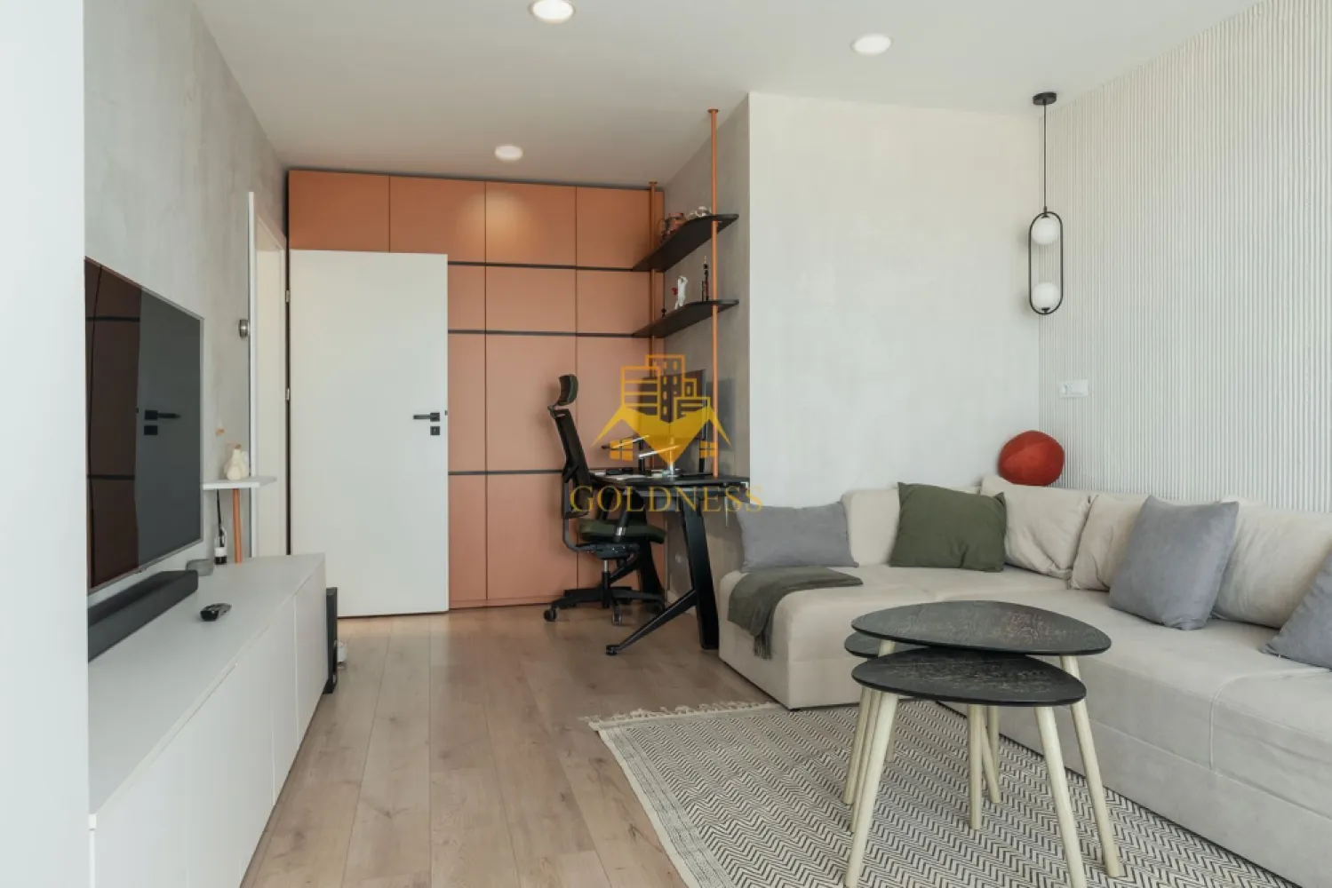 2 camere decomandate, Premium, Parcare, Revo Sigma, Augustin Presecanu - GOLDNESS Imobiliare vă propune spre închiriere un apartament cu 2 camere decomandate, complet mobilat și utilat, la etajul 5 într-un imobil de 5 etaje, în Cartierul Andrei Muresanu. Dispune de loc de parcare subterana! Se află în apropierea stațiilor de transport în comun, magazine, restaurante, spații verzi, farmacii, etc. Apartamentul este compartimentat astfel: - dormitor cu pat matrimonial, dressing, noptiere, birou - living cu canapea extensibila, comoda tv, televizor, dressing generos, - bucatarie complet utilată și mobilată, loc de servit masa - baie cu cada, calorifer port prosop și dulap pentru depozitare - terasa de 16 mp, hol cu dulapuri generoase pentru depozitare. Imobilul este dotat cu toate cele necesare- centrală proprie, frigider, aragaz, hotă, mașină de spălat / uscat haine si vase, aer conditionat, etc. Dacă sunteți interesați de acest apartament și doriți să îl vizionați, dar și pentru alte oferte nu ezitați să ne contactați telefonic sau prin e-mail. Vă stăm la dispoziție! Pentru intermediere se percepe un comision de 50% din prețul chiriei! }}