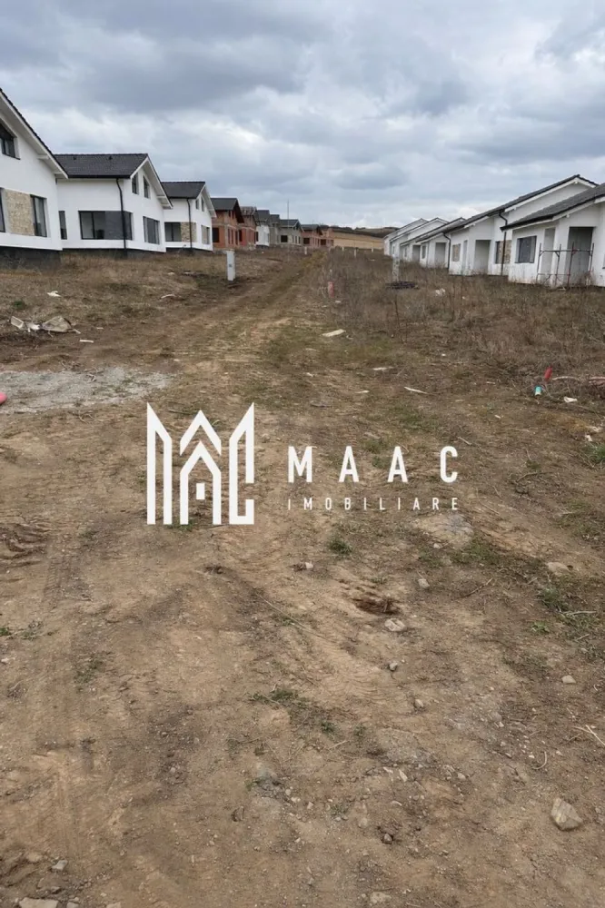 Teren Intravilan I 678 MPU I Sura Mare - MAAC Imobiliare va propune spre vanzare parcelă de teren intravilan cu suprafața totală de 678 mp, situată într-un cartier exclusiv de case, cu acces facil și priveliște superbă asupra împrejurimilor. Avantaje principale: Suprafață totală teren: 678 mp Fundație deja turnată Teren situat pe stradă amenajată Acces auto până la proprietate Utilități trase până la poarta terenului Zonă liniștită, ideală pentru locuință Amplasare foarte bună, într-un cartier de case din Șura Mare Destinații admise conform zonei: Imobil amplasat în zonă de locuințe individuale și colective mici, cu regim maxim de înălțime: S+P+E D+P+E S+P+M D+P+M Terenul este ideal atât pentru construcția unei case familiale, cât și pentru un proiect rezidențial de mici dimensiuni, beneficiind de toate avantajele unei zone în plină dezvoltare. Pentru mai multe detalii si programarea unei vizionari va rugam sa specificati ID: CP3005153. }}