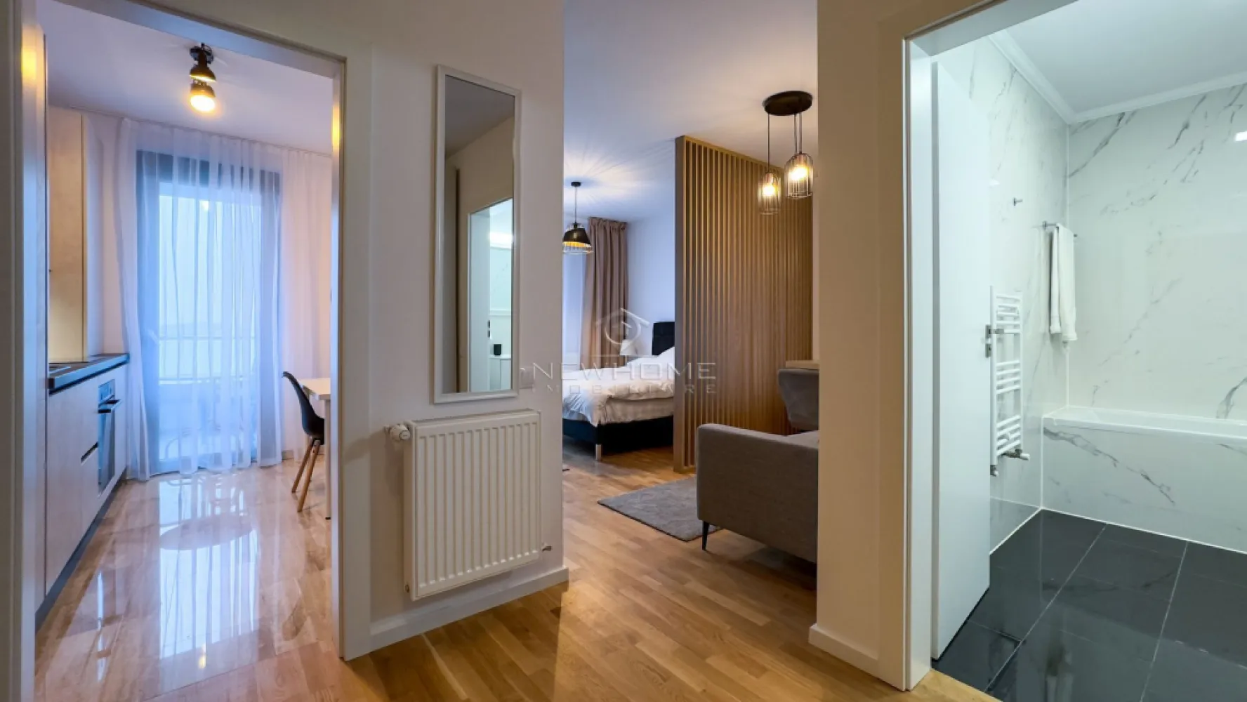 Apartament 1 camere, Parcare, zona Iulius Mall Park Lake - NewHOME imobiliare ofera spre inchiriere un apartament modern cu 1 camera semidecomandat, in ansamblul rezidential Park Lake, zona Iulius Mall. Apartamentul dispune de o suprafata utila de 38 mp + 5 mp balcon, amplasat la etajul 7 din 10 al unui imobil nou finalizat in anul 2023. Pozitionarea sa ofera sansa de a va bucura in fiecare zi de o panorama superba deasupra lacului Gheorgheni. Compartimentat astfel: hol, camera, bucatarie, baie, balcon, loc de PARCARE inclus in pret. Pentru confortul Dvs. se inchiriaza complet mobilat/utilat, dotat cu centrala termica proprie, AER conditionat, electrocasnice de calitate, masina de spalat haine, plita, hota, cuptor electric, frigider, TV. etc. Avand in vedere poziția si avantajele zonei este una de interes maxim, datorita pozitionarii fiind in apropiere de Iulius Mall, Porsche Engineering, facultatea FSEGA, Business centre, Iulius Park, etc. Pentru mai multe informatii si pentru a programa o vizionare, contactati-ne cu incredere!