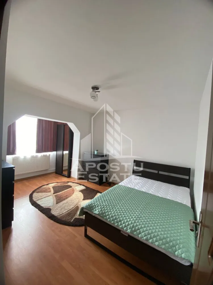 Apartament 2 camere , decomandat,zona Soarelui - APOSTU ESTATE vă propune spre închiriere un apartament spațios și elegant, cu 2 camere, situat într-o zonă liniștită și bine conectată din Soarelui, ideal pentru cupluri sau persoane care doresc un spațiu generos și confortabil.

Suprafață utilă: 57 mp
Compartimentare eficientă:

Hol de acces generos

Bucătărie complet mobilată și utilată, cu loc de luat masa

Living luminos și spațios

Dormitor matrimonial mobilat

Baie principală cu cadă și geam pentru ventilație naturală

Confort și facilități:

Boxa 

Aer condiționat

2 balcoane inchise , unul la bucatarie si altul la dormitor

Apartamentul este complet mobilat și utilat

Localizare: Zona Soarelui – liniște, acces facil spre oraș, în apropiere de magazine, școli și mijloace de transport în comun.

Ideal pentru:

Cupluri

Profesioniști care lucrează remote sau au nevoie de birou acasă

Preț chirie: 350 E
Programează o vizionare!
ID intern: CP2008145