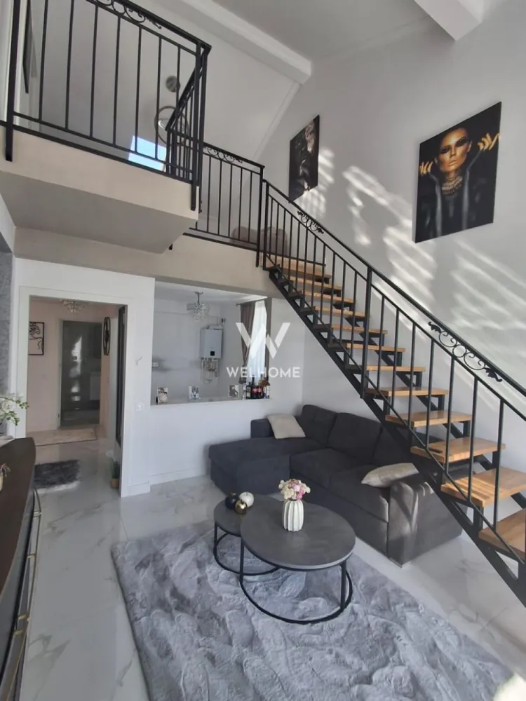 Apartament de lux de vânzare – 5 camere, DaVinci, Sibiu - Descoperă un apartament spectaculos, conceput pentru un stil de viață exclusivist, situat în renumitul ansamblu rezidențial DaVinci din Cristian, la doar câteva minute de Sibiu. Această proprietate impresionează prin designul elegant, finisajele premium și atenția desăvârșită la detalii.

Caracteristici principale:

5 camere (living generos + 4 dormitoare)

Suprafață utilă: 110 mp

Bucătărie complet echipată, cu electrocasnice de top

3 băi finisate cu materiale premium

Scară interioară din lemn masiv, element de design rafinat

Terasă spațioasă de 14 mp – ideală pentru relaxare

1 loc de parcare inclus

Spații de depozitare inteligent integrate

Dotări și finisaje ultralux:

Mobilier realizat la comandă, din materiale de cea mai înaltă calitate

Pardoseli premium 

Iluminat ambiental modern, cu accente arhitecturale

Electrocasnice încorporate de ultimă generație

Design interior sofisticat, cu influențe contemporane

Ferestre mari pentru lumină naturală abundentă

Izolație fonică și termică superioară

Avantajele zonei:

Acces rapid către Sibiu și autostradă

Zonă aerisită, liniștită, cu priveliști deosebite

Apropiere de aeroport

Infrastructură modernă și în continuă dezvoltare

Comunitate selectă și sigură

Acces facil către zone comerciale, restaurante și spații verzi

Această proprietate este alegerea perfectă pentru cei care caută rafinament, confort absolut și o investiție într-un stil de viață premium.

Pret: 260.000 euro, negociabil

Detalii si vizionari: 0740066818, Cristina