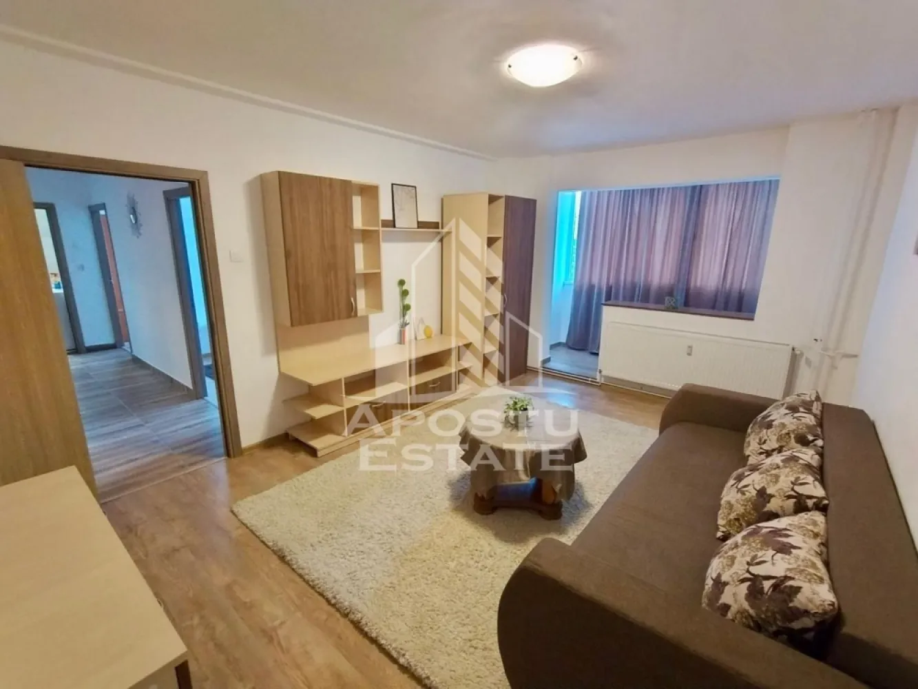 Apartament cu 3 camere , de inchiriat, zona Circumvalatiunii - Agentia imobiliara APOSTU ESTATE va propune spre inchiriere un apartament cu 3 camere, spatios si luminos, situat in zona Circumvalatiunii, o zona linistita si bine pozitionata din Timisoara, potrivit pentru cupluri,familii, sau studenti care isi doresc o locuinta unde sa se simta confortabil si cu acces facil catre scoli, statii de autobuz, supermarketuri , magazine de zona, parcuri.

Suprafata utila: 85 mp
Compartimentare eficienta:
-Hol de acces generos
-Bucatarie complet mobilata si utilata, cu loc de luat masa
-Living luminos si spatios
-Dormitoare mobilate si utilate
-Baie prevazuta cu dus

Confort si facilitati:
-Incalzirea apartamentului: centrala proprie 
-Apartamentul este complet mobilat si utilat
-Nu se accepta animale de companie de catre proprietar

Localizare:
-Timis,Timisoara, zona Circumvalatiunii – acces facil spre magazine, supermarketuri, scoli, parcuri si mijloace de transport in comun.

Ideal pentru:
-Familii
-Cupluri
-Studenti

Disponibilitate: imediata
Pret chirie lunara: 500
Programeaza o vizionare pentru a-ti putea imagina viitorul aici!
ID intern: CP2572794