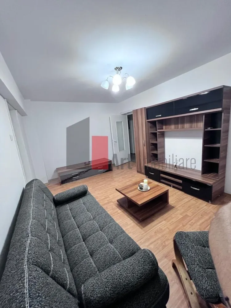 3 cemere Calea Giulesti - Art Imobiliare va prezinta spre inchiriere pe termen lung, cu contract înregistrat la ANAF un apartament cu 3 camere amplasat la etajul 1 în bloc cu 4 etaje, reabilitat termic, situat în Calea Giulești.
Este mobilat și utilat complet, inclusiv AC. La cerere, se poate dota și cu televizor.

Imobililul se afla la 10 minute de stația de metrou Crângași, cu vedere spre Parcul Marin Preda. 

În imediata apropiere se află Piața Crângași, Auchan Crângași, stație STB, stație tramvai. 

Apartamentul este disponibil imediat si conditiile la inchiriere sunt: o luna chirie si o valoarea unei chirii lunare garantie
Pentru detalii sau vizionare va stam la dispozitie