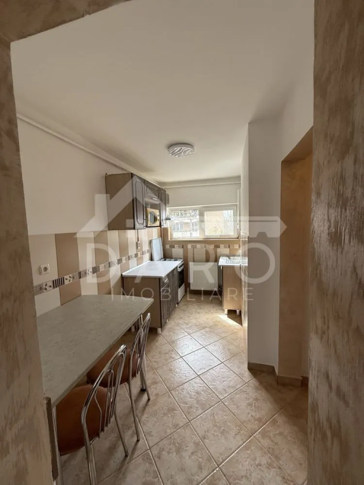 Apartament 2 camere decomandat, zona Aleea Cornisa - 🏡 Apartament 2 camere decomandat – Cornișa | 450 €/lună 🎓 ✨ Cauți un apartament renovat, aproape de UMF, într-o zonă liniștită? Acesta este exact ce îți trebuie! 📍 Locație: Târgu Mureș – Aleea Cornișa 🏢 Etaj: 3 💰 Chirie: 450 €/lună 🛏️ Compartimentare: decomandat 🔑 Compartimentare practică: 🛋️ 2 camere separate 🍽️ Bucătărie 🛁 Baie 🧺 Cămară 🌿 Terasă ✔️ Apartament recent renovat ✔️ Luminos și bine compartimentat ✔️ Zonă liniștită ✔️ Aproape de UMF și Spitalul Județean 💡 Ideal pentru studenți, medici rezidenți sau cupluri 📞 Pentru detalii și vizionări: 0749 535 729 👩‍💼 Coman Maria – Daro Imobiliare 💭 Te gândești să-ți cumperi propriul apartament? Prin Kiwi Finance beneficiezi de: ✔️ analiză GRATUITĂ a eligibilității ✔️ acces la oferte de la peste 12 bănci ✔️ negocierea dobânzii în favoarea ta ✔️ suport complet până la semnare }}