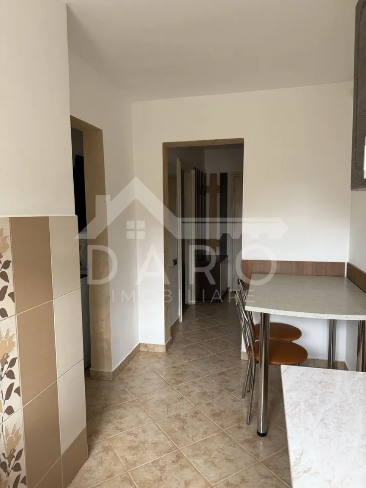 Apartament 2 camere decomandat, zona Aleea Cornisa - 🏡 Apartament 2 camere decomandat – Cornișa | 450 €/lună 🎓 ✨ Cauți un apartament renovat, aproape de UMF, într-o zonă liniștită? Acesta este exact ce îți trebuie! 📍 Locație: Târgu Mureș – Aleea Cornișa 🏢 Etaj: 3 💰 Chirie: 450 €/lună 🛏️ Compartimentare: decomandat 🔑 Compartimentare practică: 🛋️ 2 camere separate 🍽️ Bucătărie 🛁 Baie 🧺 Cămară 🌿 Terasă ✔️ Apartament recent renovat ✔️ Luminos și bine compartimentat ✔️ Zonă liniștită ✔️ Aproape de UMF și Spitalul Județean 💡 Ideal pentru studenți, medici rezidenți sau cupluri 📞 Pentru detalii și vizionări: 0749 535 729 👩‍💼 Coman Maria – Daro Imobiliare 💭 Te gândești să-ți cumperi propriul apartament? Prin Kiwi Finance beneficiezi de: ✔️ analiză GRATUITĂ a eligibilității ✔️ acces la oferte de la peste 12 bănci ✔️ negocierea dobânzii în favoarea ta ✔️ suport complet până la semnare }}