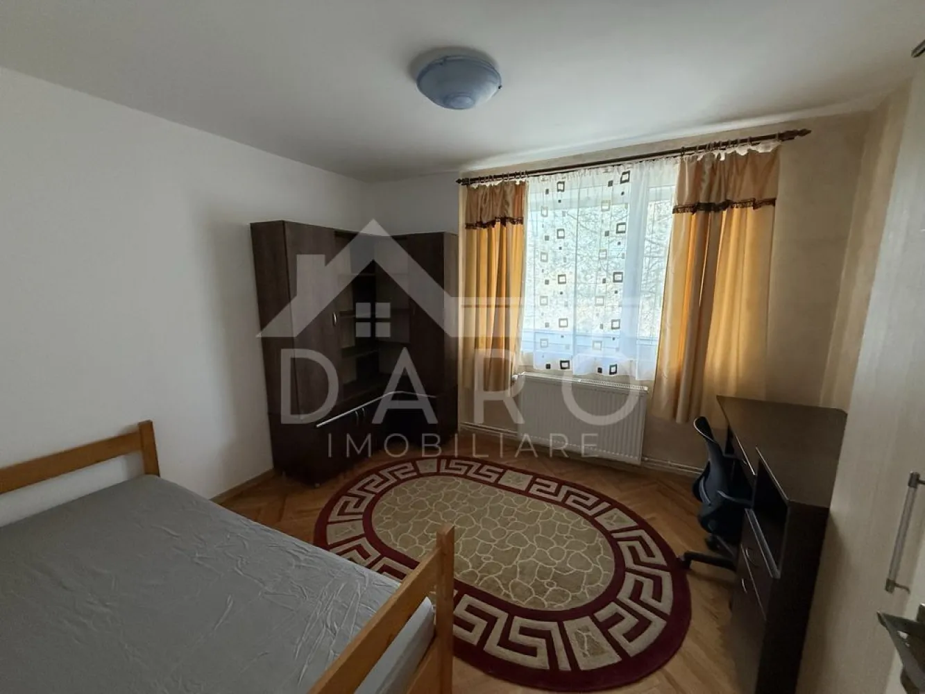 Apartament 2 camere decomandat, zona Aleea Cornisa