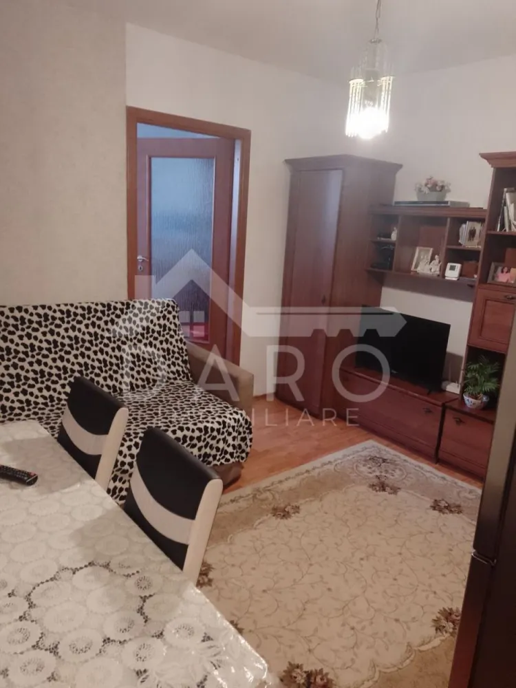 Vânzare apartament 2 camere - 🏡 Apartament 2 camere – Ady Endre | Etaj 4 | 55.000 € ✨ O oportunitate excelentă pentru investiție sau locuință proprie! 📍 Locație: Târgu Mureș – zona Ady Endre 📐 Suprafață: 27 mp 🏢 Etaj: 4 din 4 (acoperiș izolat) 🛏️ Compartimentare: nedecomandat 💰 Preț: 55.000 € 🔑 Detalii apartament: 🛋️ 2 camere 🍽️ Bucătărie 🛁 Baie ✔️ Confort 2 ✔️ Centrală termică proprie Ariston (nouă) ✔️ Geamuri termopan ✔️ Ușă metalică ✔️ Acoperiș izolat 💡 Ideal pentru închiriere sau locuit, cu costuri reduse 📞 Pentru detalii și vizionări: 0749 535 729 👩‍💼 Coman Maria – Daro Imobiliare 💭 Vrei să-l cumperi prin credit? Prin Kiwi Finance beneficiezi de: ✔️ analiză GRATUITĂ a eligibilității ✔️ acces la oferte de la peste 12 bănci ✔️ negocierea dobânzii în favoarea ta ✔️ suport complet până la semnare }}