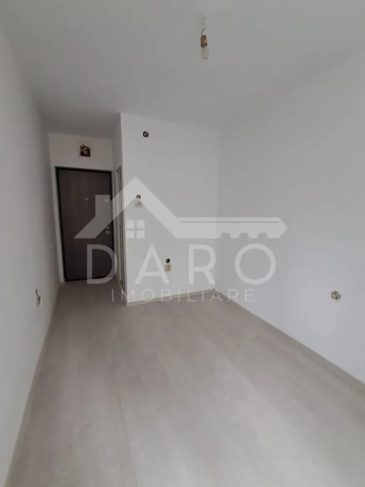 🏡 Garsonieră renovată – Etaj 2 | 25.500 € ✨ - 🏡 Garsonieră renovată – Etaj 2 | 25.500 € ✨ 💡 Oportunitate excelentă pentru investiție sau locuință proprie! 📍 Locație: Târgu Mureș 📐 Suprafață: 13 mp 🏢 Etaj: 2 din 4 💰 Preț: 25.500 € 🔑 Detalii garsonieră: 🛏️ Spațiu eficient compartimentat 🛁 Baie (se predă complet utilată) ✔️ Renovată complet ✔️ Parchet nou + izolație ✔️ Instalație electrică îmbunătățită ✔️ Tablou electric nou ✔️ Geam termopan ✔️ Ușă metalică 🛁 Baie utilată (inclus în preț): WC nou Lavoar + baterie Oglindă ☀️ Luminoasă, poziționare foarte bună 💡 Ideală pentru închiriere rapidă sau locuit, cu investiție mică 📞 Pentru detalii și vizionări: 0749 535 729 👩‍💼 Coman Maria – Daro Imobiliare 💭 Vrei să o cumperi prin credit? Prin Kiwi Finance beneficiezi de: ✔️ analiză GRATUITĂ a eligibilității ✔️ acces la oferte de la peste 12 bănci ✔️ negocierea dobânzii în favoarea ta ✔️ suport complet până la semnare }}