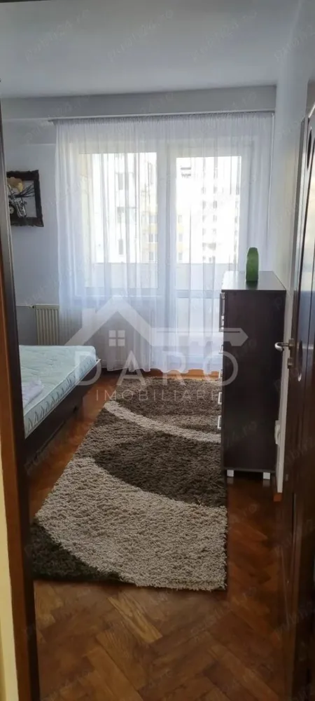 Inchiriez apartament cu 3 camere in Tudor, modificat si amenajat complet mobilat.