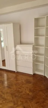 Inchiriez apartament cu 3 camere in Tudor, modificat si amenajat complet mobilat.