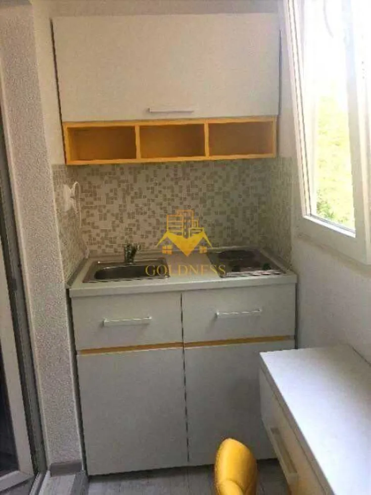 1 camera, Marasti, București, Centrala proprie, Lidl, The Office - GOLDNESS Imobiliare vă propune spre închiriere un apartament cu 1 camere complet mobilat și utilat, la etajul 1 într-un imobil de 4 etaje, în Cartierul Marasti.
Se află în apropierea stațiilor de transport în comun, magazine, restaurante, spații verzi, farmacii, etc. 

Apartamentul este compartimentat astfel:
 - camera cu pat matrimonial, dressing, noptiere
 - bucătărie complet utilată și mobilată
 - baie cu cada, calorifer port prosop și dulap pentru depozitare.

Imobilul este dotat cu toate cele necesare- centrală proprie, frigider, aragaz, mașină de spălat haine, etc. 
-Cheltuielile de întreținere foarte mici 300 RON pe luna, atât vara cât și iarna!

Dacă sunteți interesați de acest apartament și doriți să îl vizionați, dar și pentru alte oferte nu ezitați să ne contactați telefonic sau prin e-mail. Vă stăm la dispoziție!
Pentru intermediere se percepe un comision de 50% din prețul chiriei!