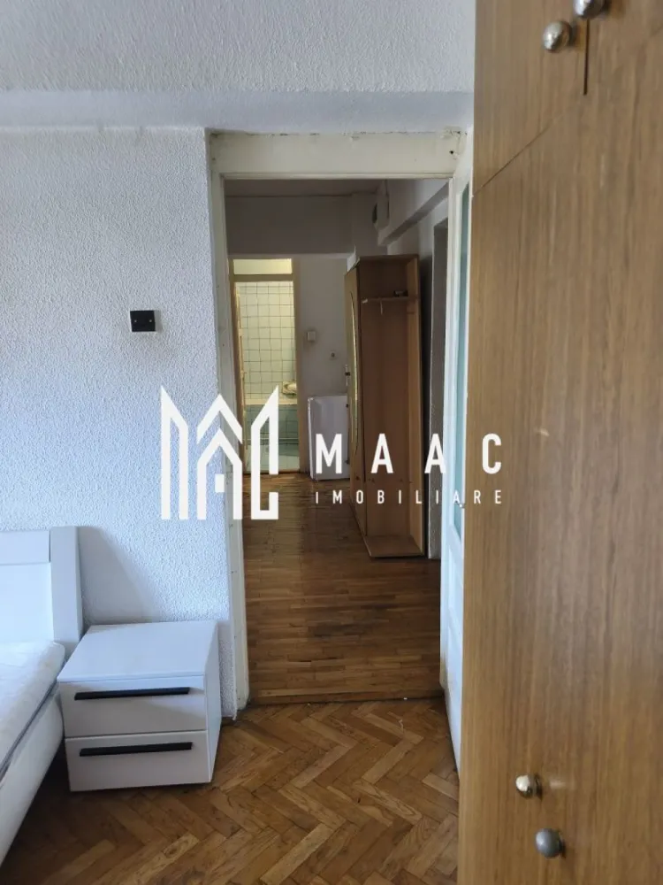 Apartament 2 camere | 70 mpu | Balcon | Mihai Viteazu - Apartament decomandat cu 2 camere de închiriat pe Mihai Viteazu, Sibiu

MAAC Imobiliare propune spre închiriere un apartament decomandat cu 2 camere, situat pe Bulevardul Mihai Viteazu din Sibiu, una dintre cele mai căutate și bine conectate zone ale orașului.

Apartamentul este amplasat la etajul 1 și are o suprafață utilă de 70 mp, oferind un spațiu generos, bine compartimentat și potrivit pentru locuire imediată. Proprietatea se închiriază complet mobilată și utilată.

Compartimentarea este practică și include 2 camere, bucătărie, baie și balcon.

Locuința beneficiază de balcon, mobilier și dotări necesare pentru confortul zilnic, fiind disponibilă pentru mutare imediată.

Zona oferă acces rapid către magazine, supermarketuri, centre comerciale, școli, farmacii, mijloace de transport și alte puncte de interes din Sibiu.

Pentru mai multe detalii sau pentru stabilirea unei vizionări, contactați echipa MAAC Imobiliare.

ID anunț: CP3216310