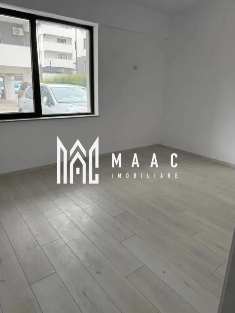 Apartament 2 camere | Ostroveni, Vâlcea | INTABULAT, bloc nou - Apartament de vânzare cu 2 camere în Ostroveni, Râmnicu Vâlcea, situat într-un bloc nou finalizat, cu 74 mp utili, balcon închis și contract final disponibil imediat.

Detalii proprietate:
• Suprafață utilă: 74 mp
• Apartament cu 2 camere, 1 dormitor, 1 bucătărie și 1 baie
• Compartimentare interioară: living, dormitor, bucătărie, baie și hol
• Balcon închis, cu suprafață generoasă
• Poziționat la demisol înalt (pe pământ), într-un imobil cu 4 niveluri
• Bloc finalizat în 2026, cu structură din cărămidă
• Imobil recepționat, INTABULAT și cu toate utilitățile racordate
• Contractul final de vânzare se poate încheia imediat

Apartamentul este situat în Ostroveni, Râmnicu Vâlcea, într-un ansamblu rezidențial nou. Poziționarea la demisol înalt oferă acces facil, iar balconul închis completează spațiul util al locuinței pentru folosirea de zi cu zi.

Cod anunț CP3216802. Contactați echipa MAAC Imobiliare pentru mai multe informații și programarea unei vizionări.

Conținut optimizat cu AI, aprobat de agent uman.