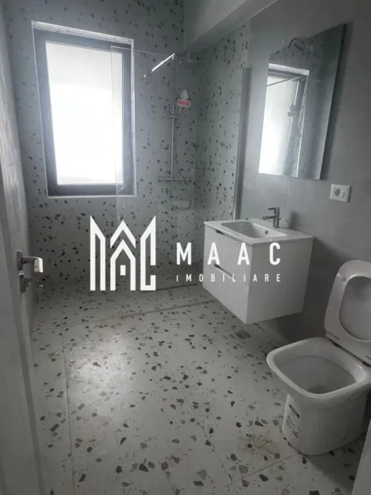 Apartament 2 camere | Ostroveni, Vâlcea | INTABULAT, bloc nou - Apartament de vânzare cu 2 camere în Ostroveni, Râmnicu Vâlcea, situat într-un bloc nou finalizat, cu 74 mp utili, balcon închis și contract final disponibil imediat.

Detalii proprietate:
• Suprafață utilă: 74 mp
• Apartament cu 2 camere, 1 dormitor, 1 bucătărie și 1 baie
• Compartimentare interioară: living, dormitor, bucătărie, baie și hol
• Balcon închis, cu suprafață generoasă
• Poziționat la demisol înalt (pe pământ), într-un imobil cu 4 niveluri
• Bloc finalizat în 2026, cu structură din cărămidă
• Imobil recepționat, INTABULAT și cu toate utilitățile racordate
• Contractul final de vânzare se poate încheia imediat

Apartamentul este situat în Ostroveni, Râmnicu Vâlcea, într-un ansamblu rezidențial nou. Poziționarea la demisol înalt oferă acces facil, iar balconul închis completează spațiul util al locuinței pentru folosirea de zi cu zi.

Cod anunț CP3216802. Contactați echipa MAAC Imobiliare pentru mai multe informații și programarea unei vizionări.

Conținut optimizat cu AI, aprobat de agent uman.