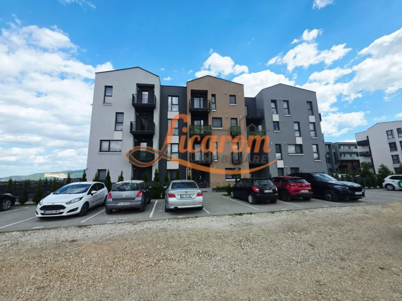 Apartament 2 camere, mobilat, lift, parcare, animale,Cristian BV
