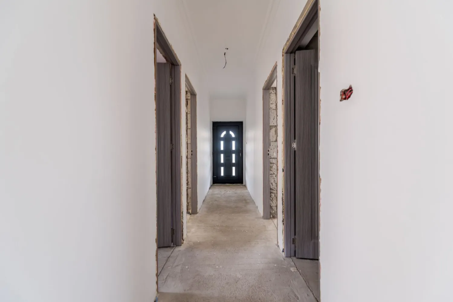 Casă nouă 4 camere, ideală pentru familie. Toate utilitățile - Vând casă nouă cu 4 camere, perfectă pentru o familie cu copii. Proprietatea se vinde cu posibilitatea de a o personaliza de la zero, după bunul plac – fără compromisuri în design. Toate utilitățile sunt active și disponibile.

Sună-mă pentru detalii sau pentru a programa o vizionare rapidă:
Contact: Flavius Novanc – 0770310381

COD: Proprietate CP3177219