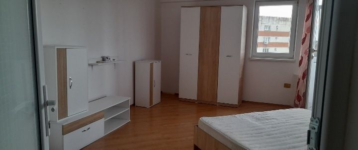 De vanzare apartament cu o cameră str. Brăilei, et. 7, 58.000 euro