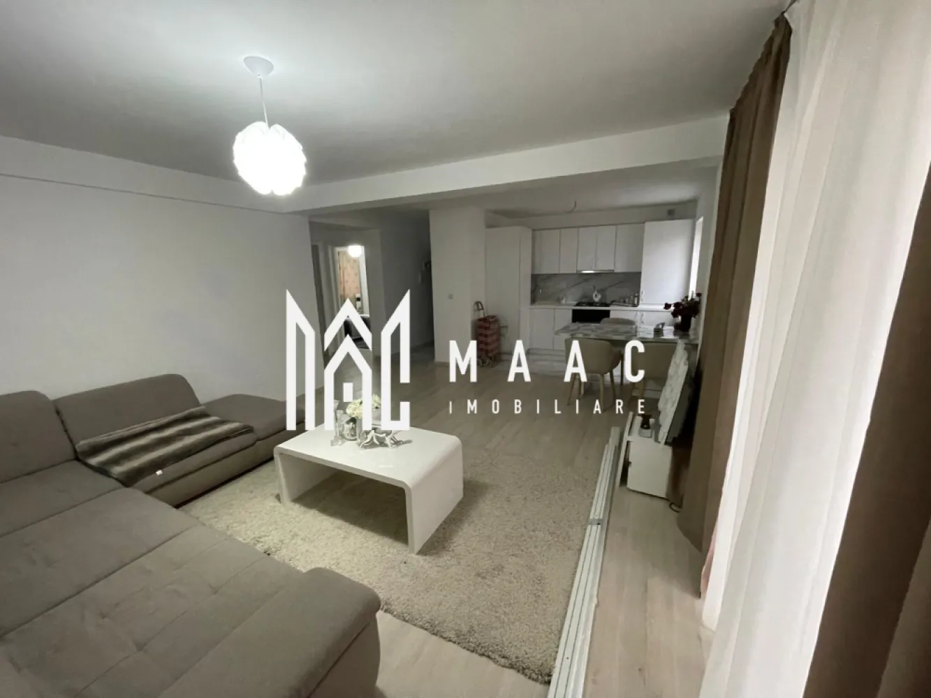 Apartament 3 camere | Parter | Parcare | Sebes - MAAC Imobiliare vă propune spre vânzare un apartament modern și spațios, situat la parter intr-o zonă liniștită și bine poziționată din Sebeș, pe strada Mihail Kogălniceanu nr. 52B. Detalii apartament: Suprafață utilă: 66 mp Compartimentare: 3 camere – living cu bucătărie open space, 2 dormitoare și o baie Parter – ideal pentru familii, persoane în vârstă sau investiție Avans minim:50% Complet mobilat și utilat Bucătărie open space integrată cu livingul – spațiu luminos și primitor Finisaje de calitate, design modern Apartament curat, bine întreținut, gata de mutat imediat Avantaje și locație: Zonă liniștită, cu acces facil către centrul orașului În apropiere: magazine, școli, grădinițe, mijloace de transport Ideal atât pentru locuință personală, cât și pentru investiție Pentru mai multe detalii specificati telefonic ID: CP2812439 }}