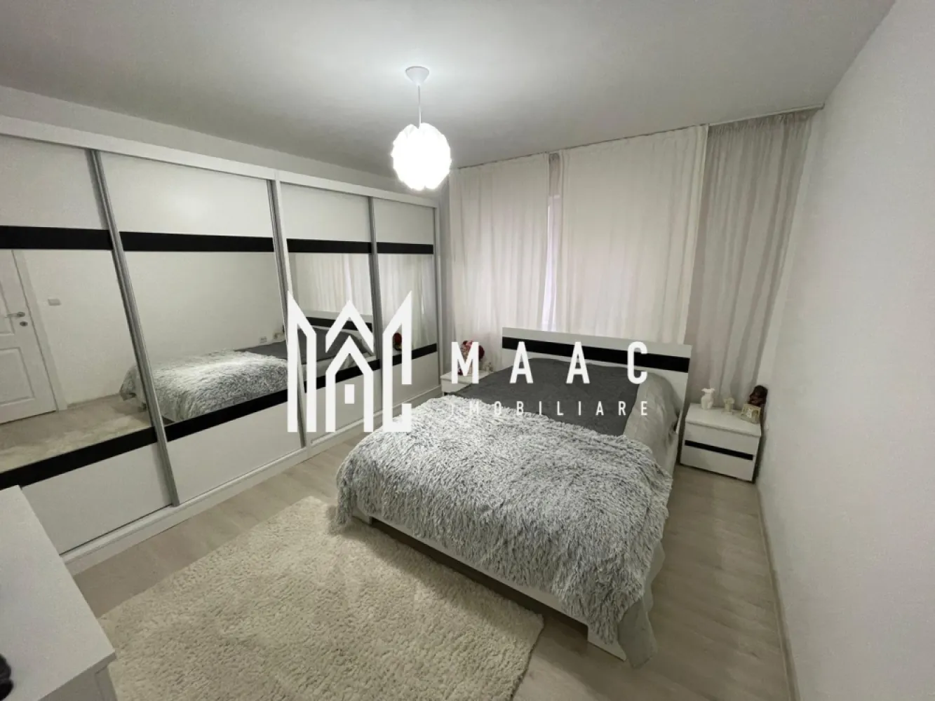 Apartament 3 camere | Parter | Parcare | Sebes - MAAC Imobiliare vă propune spre vânzare un apartament modern și spațios, situat la parter intr-o zonă liniștită și bine poziționată din Sebeș, pe strada Mihail Kogălniceanu nr. 52B. Detalii apartament: Suprafață utilă: 66 mp Compartimentare: 3 camere – living cu bucătărie open space, 2 dormitoare și o baie Parter – ideal pentru familii, persoane în vârstă sau investiție Avans minim:50% Complet mobilat și utilat Bucătărie open space integrată cu livingul – spațiu luminos și primitor Finisaje de calitate, design modern Apartament curat, bine întreținut, gata de mutat imediat Avantaje și locație: Zonă liniștită, cu acces facil către centrul orașului În apropiere: magazine, școli, grădinițe, mijloace de transport Ideal atât pentru locuință personală, cât și pentru investiție Pentru mai multe detalii specificati telefonic ID: CP2812439 }}