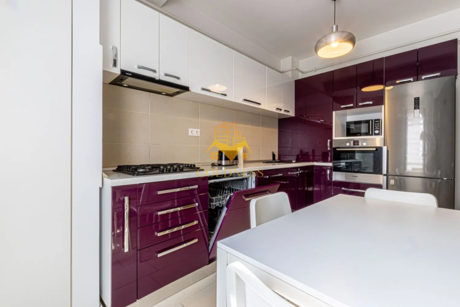 2 camere, modern, bloc nou, garaj, Europa Zona Calea Turzii, Toyota - GOLDNESS Imobiliare vă propune spre închiriere un apartament cu 2 camere complet mobilat și utilat, la etajul 4 într-un imobil de 8 etaje, în Cartierul Europa. Se poate inchiria parcare subterana contra cost cu 50 euro! Se află în apropierea stațiilor de transport în comun, magazine, restaurante, spații verzi, farmacii, etc. Apartamentul este compartimentat astfel: - dormitor cu pat matrimonial, dressing, noptiere - living cu canapea extensibila, spatiu pentru depozitare, masuta pentru cafea, TV - bucatarie complet mobilata, utilata, loc de luat masa - baie cu cada, calorifer port prosop și dulap pentru depozitare. - terasa de 10 mp. Imobilul este dotat cu toate cele necesare- centrală proprie, frigider, aragaz, hotă, mașină de spălat haine, etc. Dacă sunteți interesați de acest apartament și doriți să îl vizionați, dar și pentru alte oferte nu ezitați să ne contactați telefonic sau prin e-mail. Vă stăm la dispoziție! Pentru intermediere se percepe un comision de 50% din prețul chiriei! }}