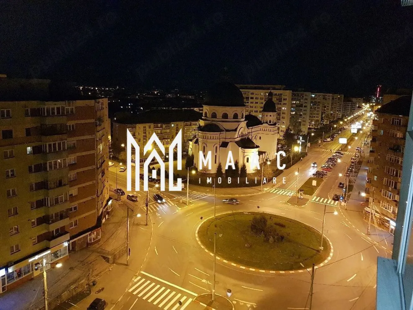 Apartament 2 Camere Decomandat I 46 MPU I Mihai Viteazu - MAAC Imobiliare va propune spre vanzare un apartament decomandat, situat pe Bulevardul Mihai Viteazu, una dintre cele mai căutate zone din Sibiu, cu acces facil către toate punctele de interes din oraș. Suprafață utilă: 46 mp Etaj: 10 (cu vedere panoramică spre bulevard) Compartimentare: sufragerie luminoasă dormitor confortabil bucătărie separată baie hol cămară balcon mare, închis pivniță pentru depozitare Avantaje: compartimentare decomandată, ideală pentru confort și intimitate, etaj superior cu vedere deschisă spre bulevard, balcon generos perfect pentru relaxare sau spațiu suplimentar. zonă excelentă, aproape de magazine, școli, transport în comun acces rapid către centrul orașului Apartamentul este ideal atât pentru locuință personală, cât și pentru investiție, datorită poziționării foarte bune. Pentru mai multe detalii și programarea unei vizionări, vă invităm să contactați Maac Imobiliare, specificând ID: CP3005376. }}