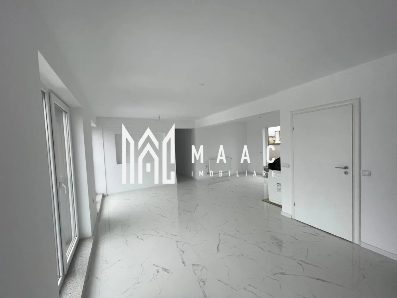 Penthouse 4 Camere Sebes Zona Kogalniceanu - MAAC Imobiliare – Penthouse 4 camere ,sebes zona kogalniceanu predare la cheie Vă prezentăm un apartament tip penthouse deosebit, situat într-o zonă liniștită și selectă din Sebeș, pe strada Mihail Kogălniceanu nr. 58B. Proprietatea face parte dintr-o construcție nouă, realizată cu materiale de top și finisaje de înaltă calitate. Caracteristici principale: Suprafață utilă: 102 mp Terasă generoasă: 70 mp Avans minim:50% Compartimentare: 3 dormitoare Dormitor matrimonial cu baie proprie O a doua baie complet utilată Hol de acces către toate camerele Bucătărie cu living open-space Detalii suplimentare: Finisajele moderne și terasa spectaculoasă creează o atmosferă rafinată și primitoare. Această proprietate reprezintă alegerea perfectă pentru cei care caută un cămin elegant, modern și exclusivist, sau pentru o investiție sigură pe termen lung. Adresă: Sebeș, str. Mihail Kogălniceanu nr. 58B Pentru mai multe detalii specificati telefonic ID:CP2812322 }}