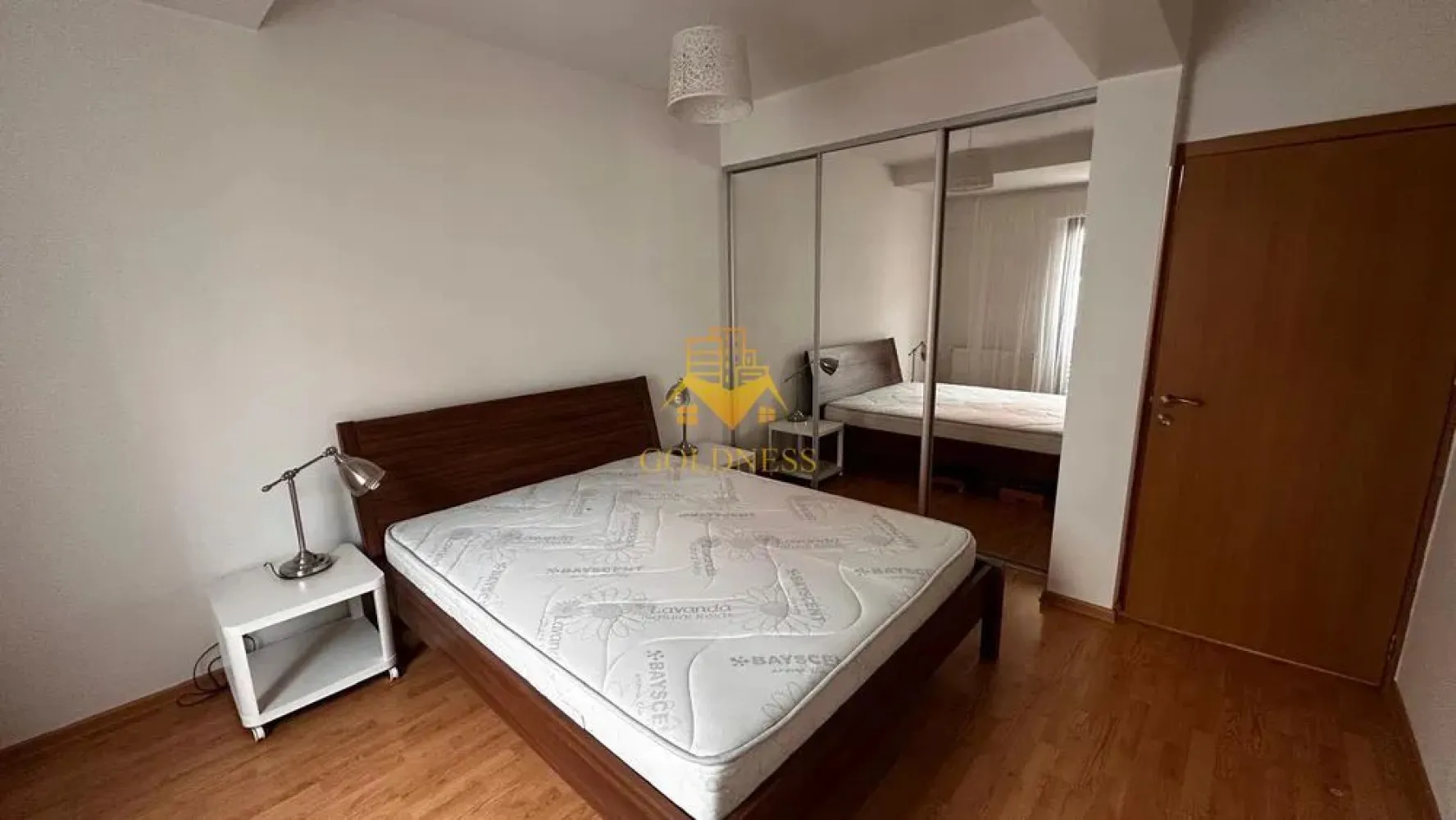 2 camere, modern, bloc nou, garaj, Europa Zona Calea Turzii, Toyota - GOLDNESS Imobiliare vă propune spre închiriere un apartament cu 2 camere complet mobilat și utilat, la etajul 4 într-un imobil de 8 etaje, în Cartierul Europa.
Dispune de parcare subterana inclusa in pret!
Se află în apropierea stațiilor de transport în comun, magazine, restaurante, spații verzi, farmacii, etc. 

Apartamentul este compartimentat astfel:
 - dormitor cu pat matrimonial, dressing, noptiere
 - living cu canapea extensibila, spatiu pentru depozitare, masuta pentru cafea, TV
 - bucatarie complet mobilata, utilata, loc de luat masa
 - baie cu cada, calorifer port prosop și dulap pentru depozitare.
 - terasa de 10 mp.

Imobilul este dotat cu toate cele necesare- centrală proprie, frigider, aragaz, hotă, mașină de spălat haine, etc. 

Dacă sunteți interesați de acest apartament și doriți să îl vizionați, dar și pentru alte oferte nu ezitați să ne contactați telefonic sau prin e-mail. Vă stăm la dispoziție!
Pentru intermediere se percepe un comision de 50% din prețul chiriei!