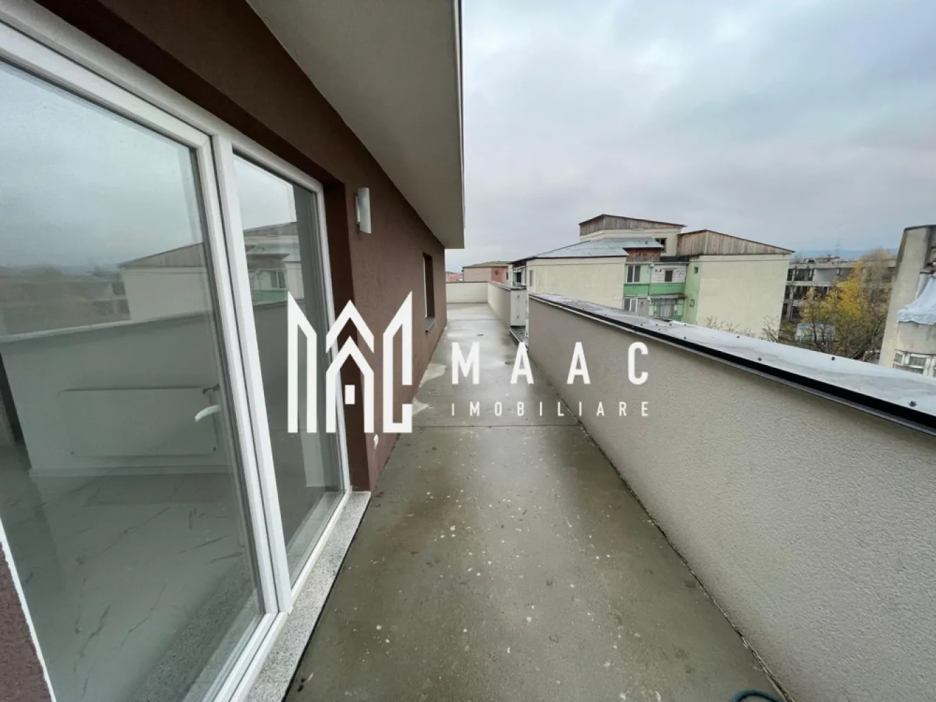 Penthouse 4 Camere Sebes Zona Kogalniceanu - MAAC Imobiliare – Penthouse 4 camere ,sebes zona kogalniceanu predare la cheie Vă prezentăm un apartament tip penthouse deosebit, situat într-o zonă liniștită și selectă din Sebeș, pe strada Mihail Kogălniceanu nr. 58B. Proprietatea face parte dintr-o construcție nouă, realizată cu materiale de top și finisaje de înaltă calitate. Caracteristici principale: Suprafață utilă: 102 mp Terasă generoasă: 70 mp Avans minim:50% Compartimentare: 3 dormitoare Dormitor matrimonial cu baie proprie O a doua baie complet utilată Hol de acces către toate camerele Bucătărie cu living open-space Detalii suplimentare: Finisajele moderne și terasa spectaculoasă creează o atmosferă rafinată și primitoare. Această proprietate reprezintă alegerea perfectă pentru cei care caută un cămin elegant, modern și exclusivist, sau pentru o investiție sigură pe termen lung. Adresă: Sebeș, str. Mihail Kogălniceanu nr. 58B Pentru mai multe detalii specificati telefonic ID:CP2812322 }}