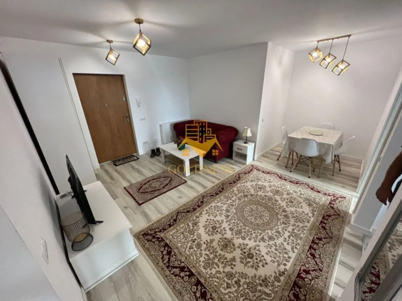 3 Camere Modern, Zorilor, Frunzisului, Lidl, Observatorului, Parcare - GOLDNESS Imobiliare vă propune spre închiriere un apartament cu 3 camere complet mobilat și utilat, la etajul 1 într-un imobil de 15 etaje, în cartierul Zorilor . Apartamentul este compartimentat astfel:

 - dormitor cu pat matrimonial, dressing, noptiere
 - dormitor cu pat single și spații de depozitare
 - living cu canapea, zona de luat masa
 - bucatarie complet echipata si dotata
 - baie cu cabină de duș, calorifer port prosop inox și dulap pentru depozitare.
 - 2 balcoane de 12 mp.

Imobilul este dotat cu toate cele necesare- centrală proprie, mașină de spălat haine, frigider, plită electrică, hotă, TV, etc. 
Se află în apropierea stațiilor de transport în comun, magazine, restaurante, spații verzi, farmacii, etc. 

Deține un loc de parcare subteran !

Dacă sunteți interesați de acest apartament și doriți să îl vizionați, dar și pentru alte oferte sau detalii nu ezitați să ne contactați telefonic sau prin e-mail - goldnessimobiliare@gmail.com. Vă stăm la dispoziție!
Pentru intermediere se percepe un comision de 50% din prețul chiriei!